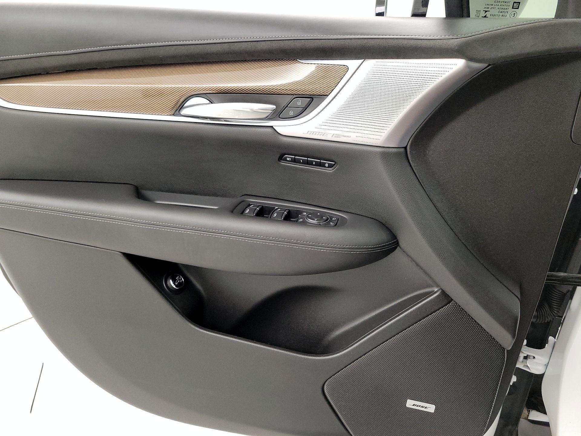 Thumbnail: 2023 Cadillac XT6 - 12