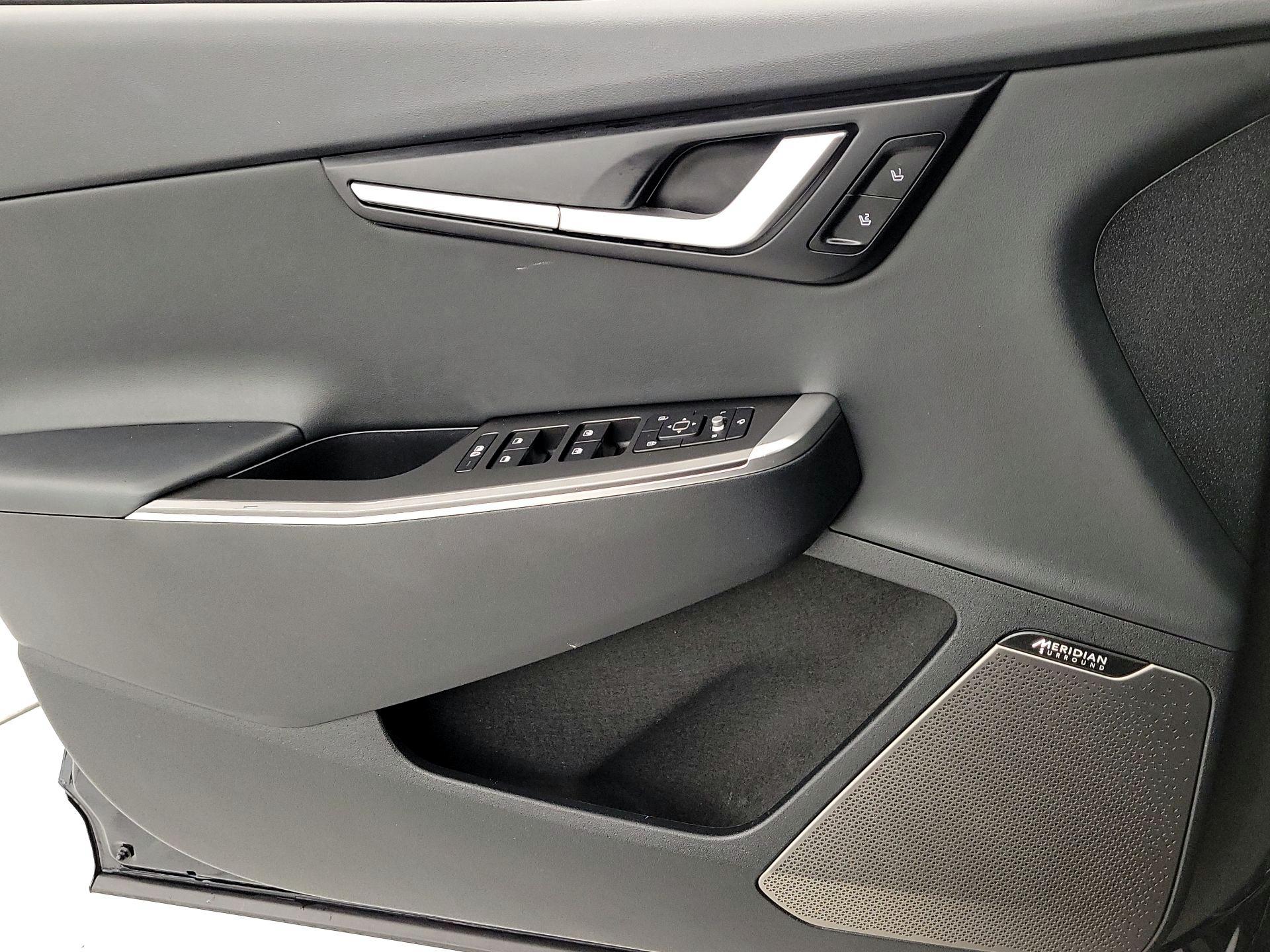 Thumbnail: 2022 Kia EV6 - 12