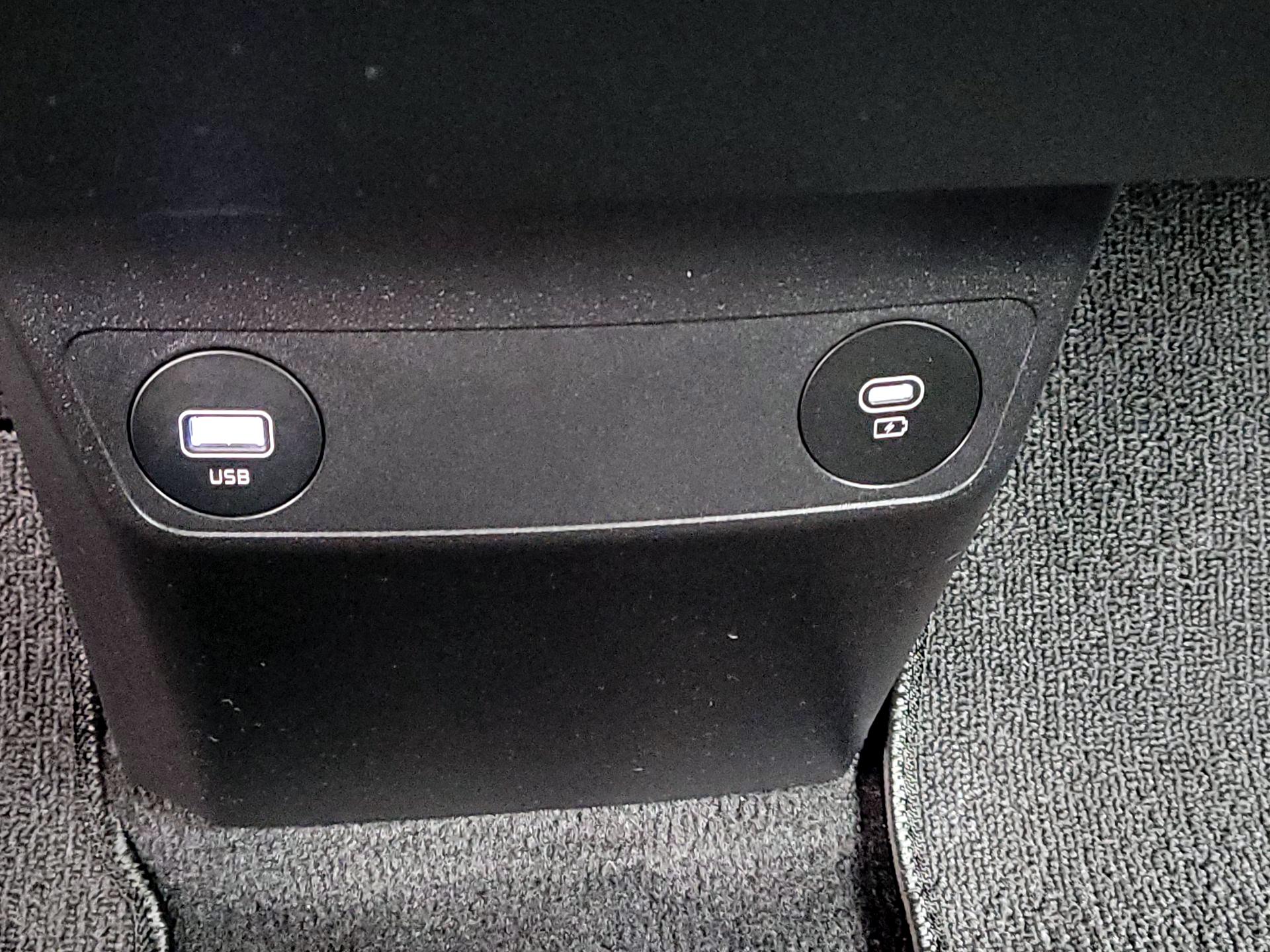 Thumbnail: 2022 Kia EV6 - 19