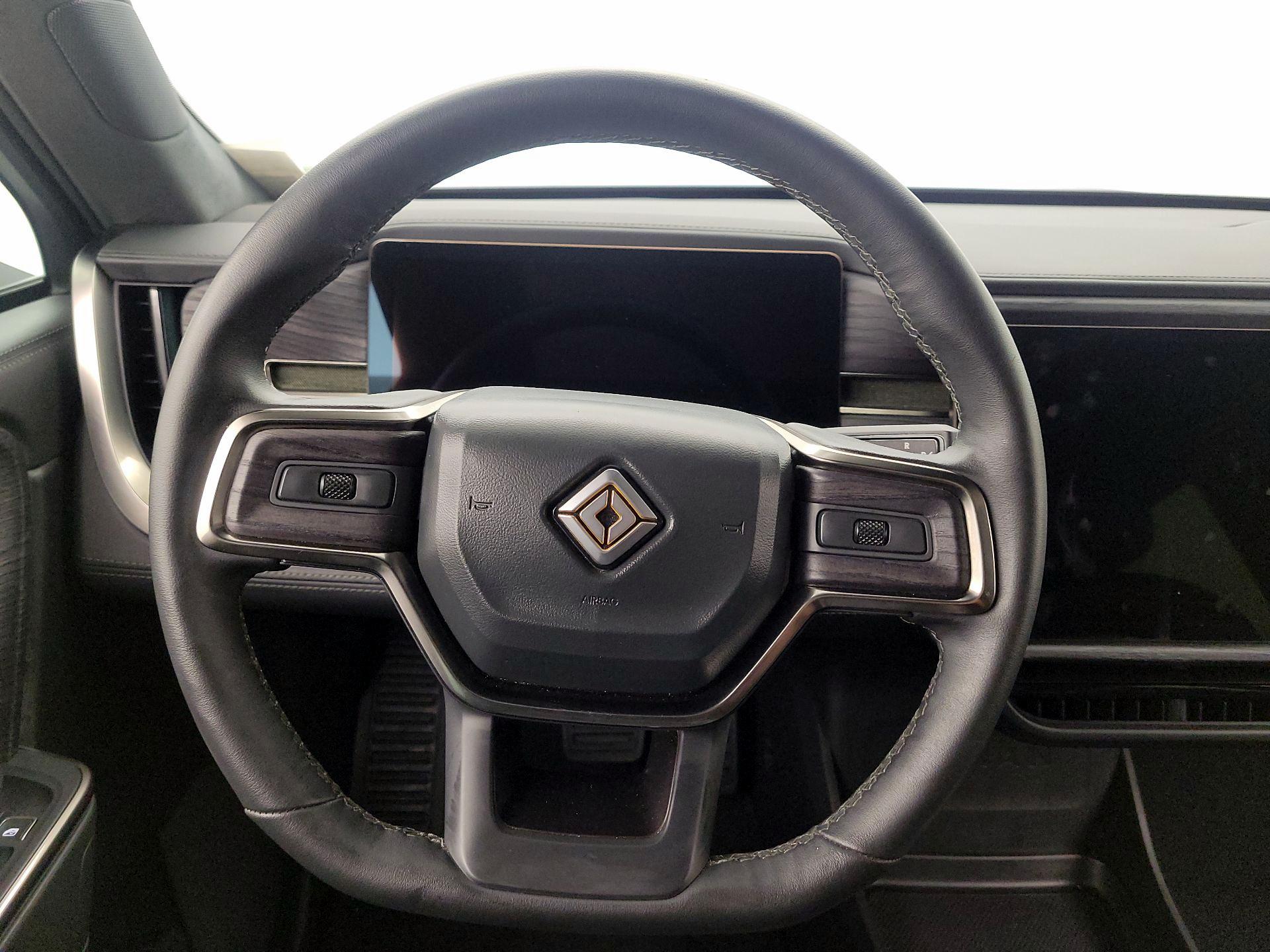 Thumbnail: 2025 Rivian R1S - 10