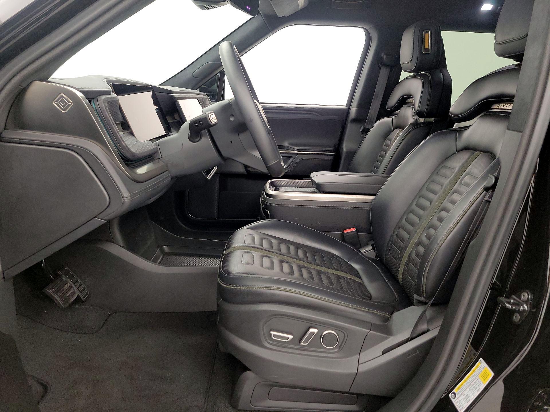 Thumbnail: 2025 Rivian R1S - 11