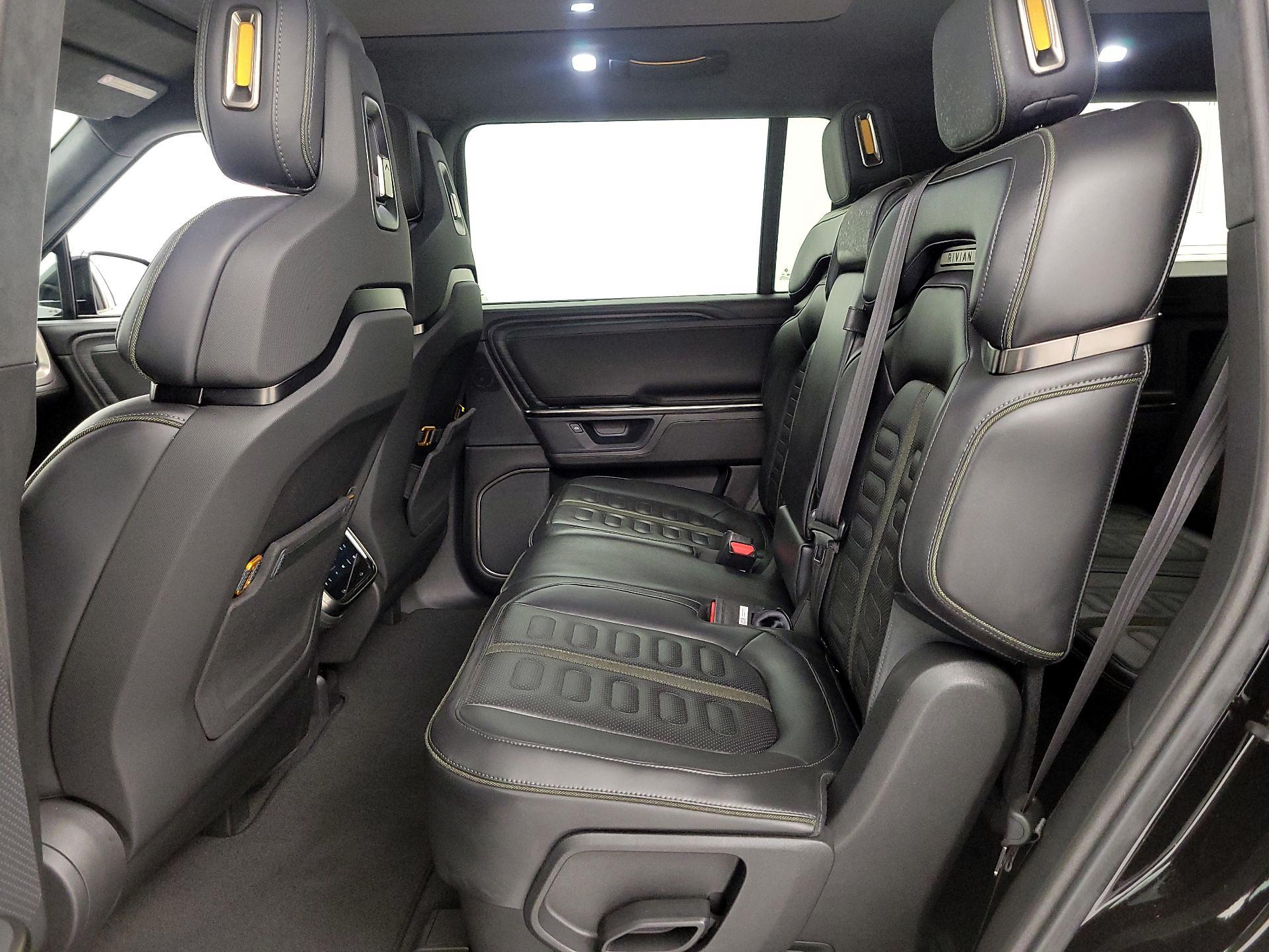 Thumbnail: 2025 Rivian R1S - 20