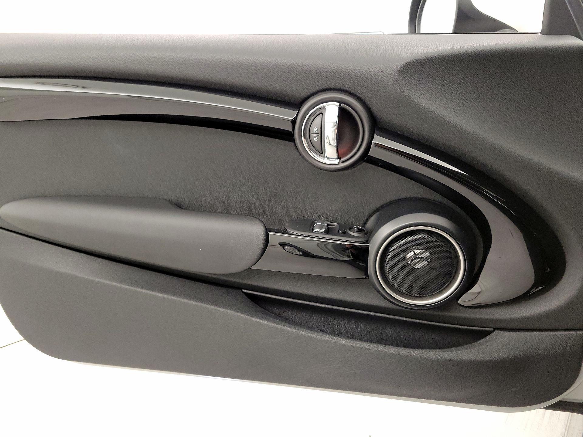 Thumbnail: 2015 MINI Cooper Hardtop - 12