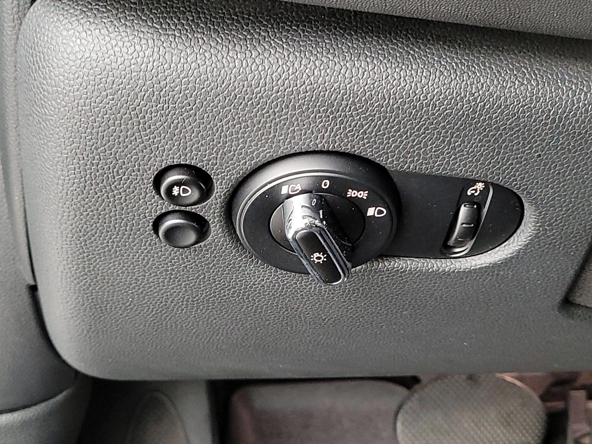 Thumbnail: 2015 MINI Cooper Hardtop - 13
