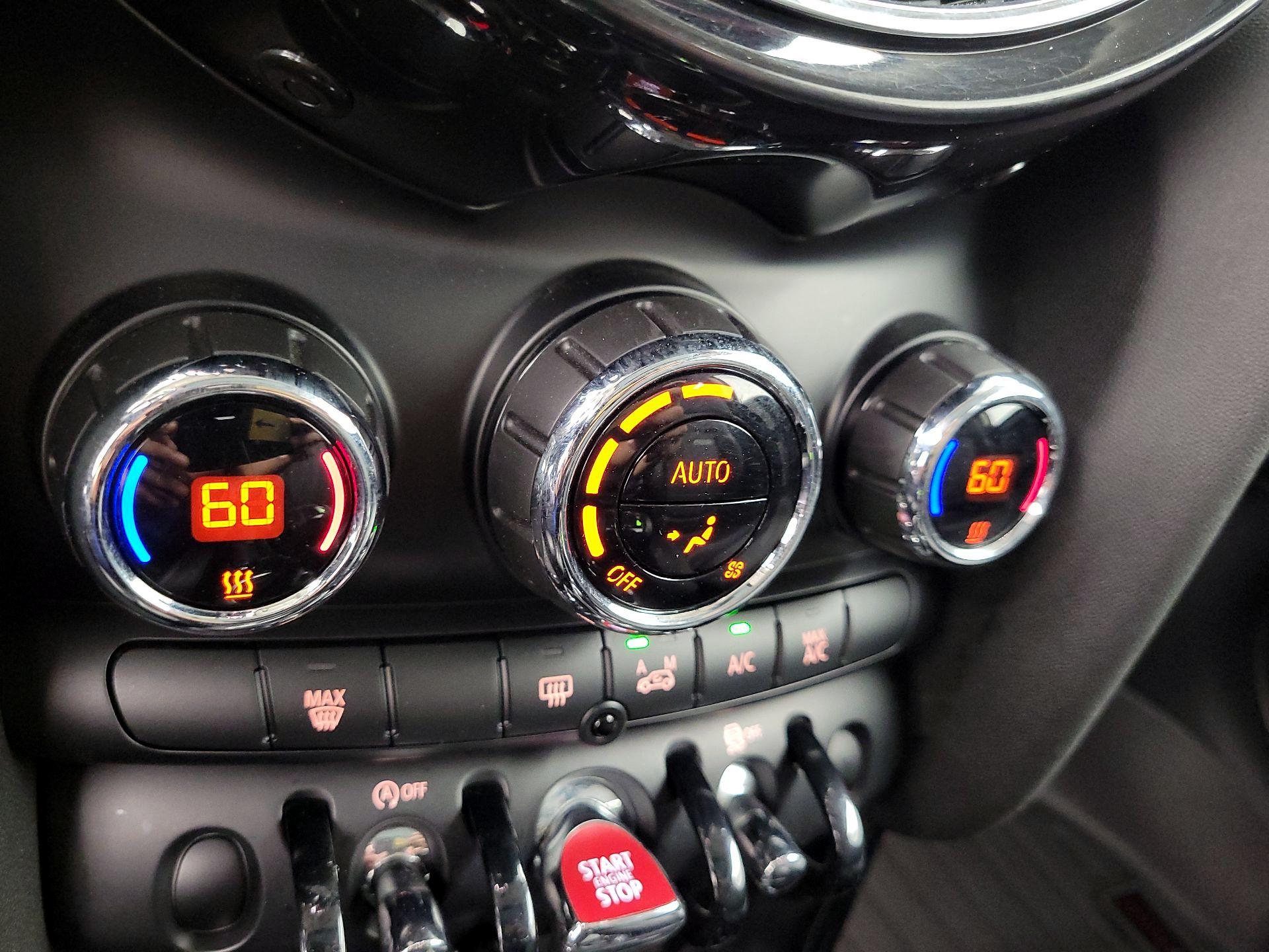 Thumbnail: 2015 MINI Cooper Hardtop - 15