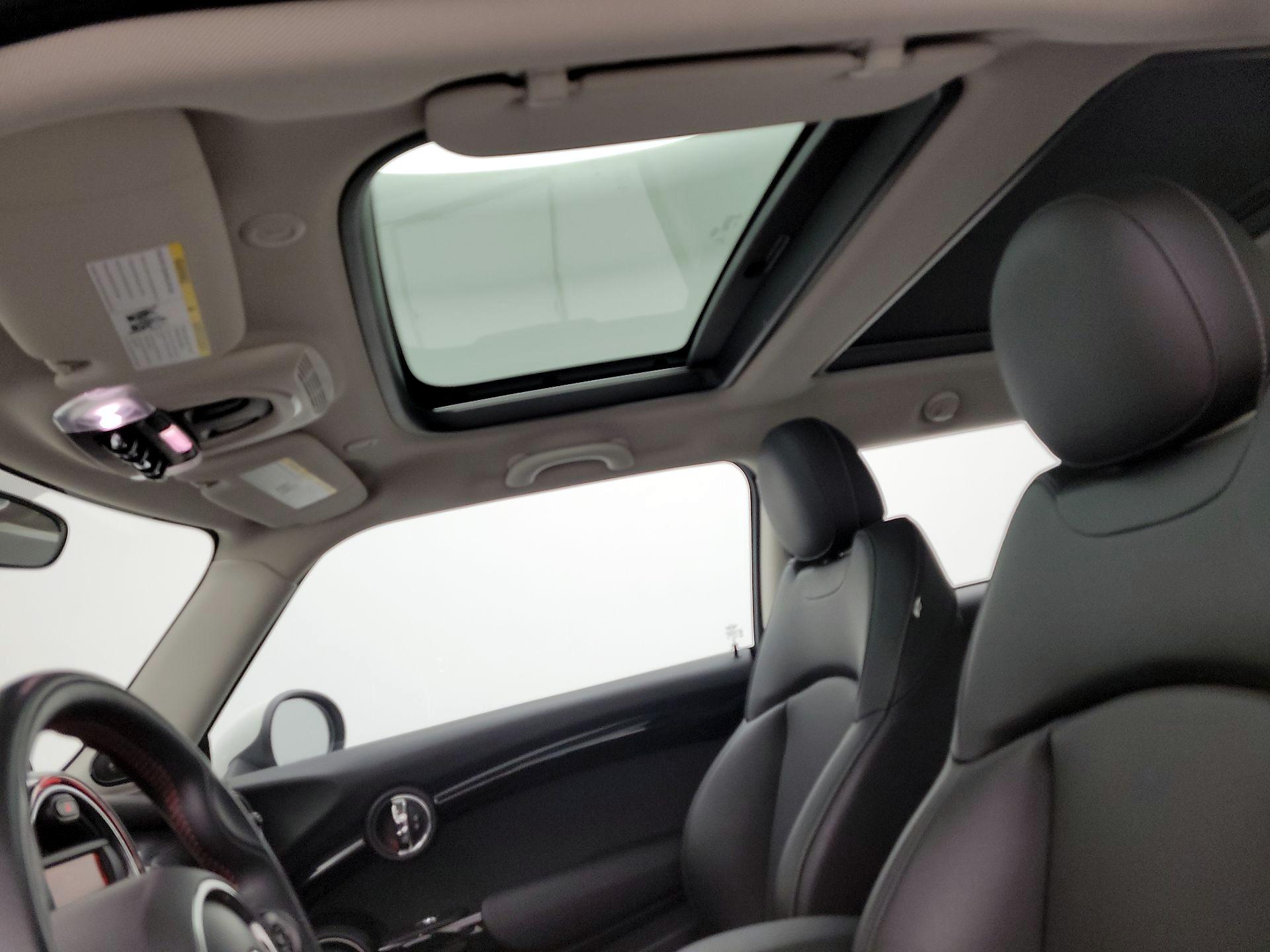 Thumbnail: 2015 MINI Cooper Hardtop - 18