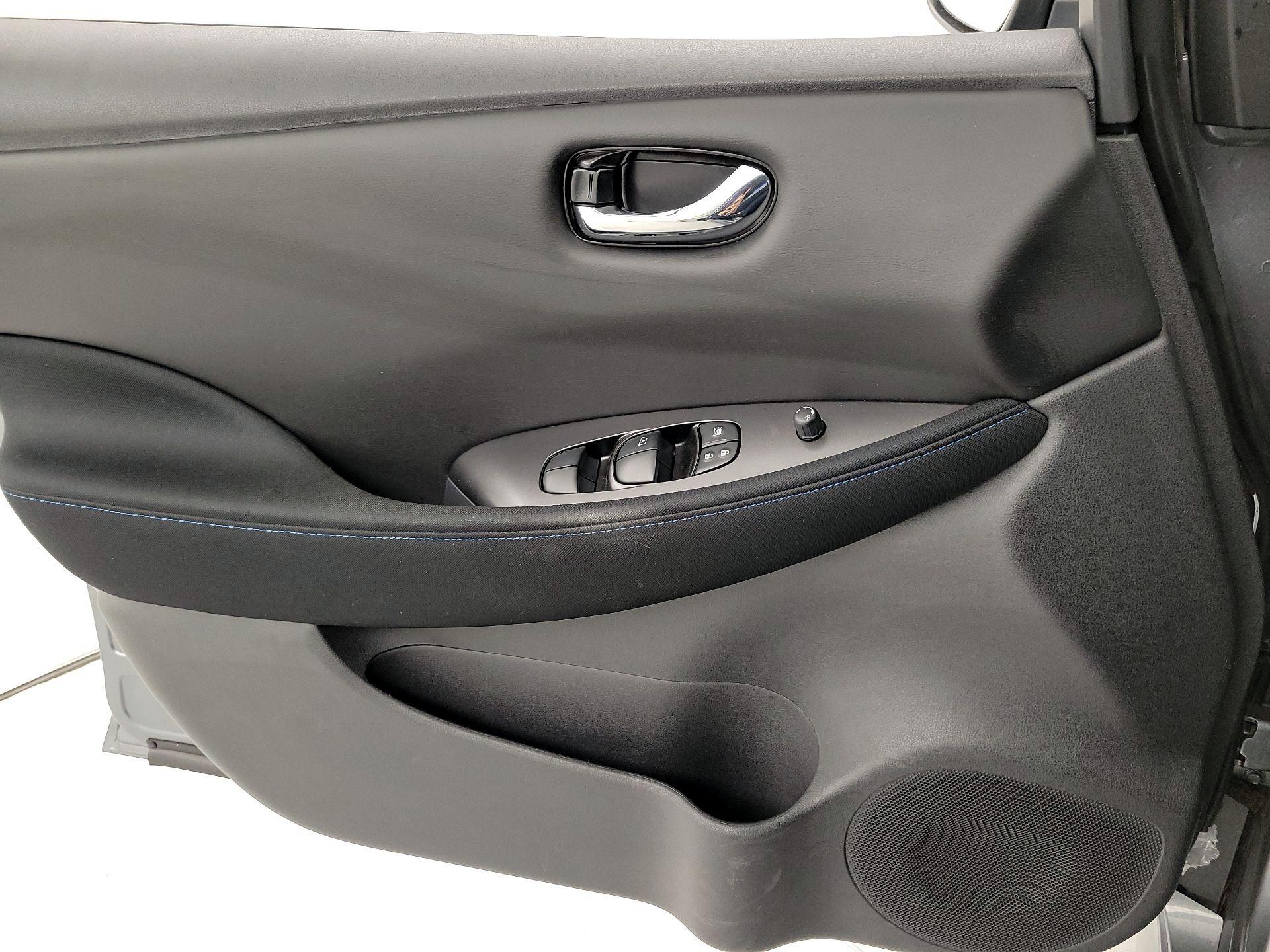 Thumbnail: 2019 Nissan Leaf - 12