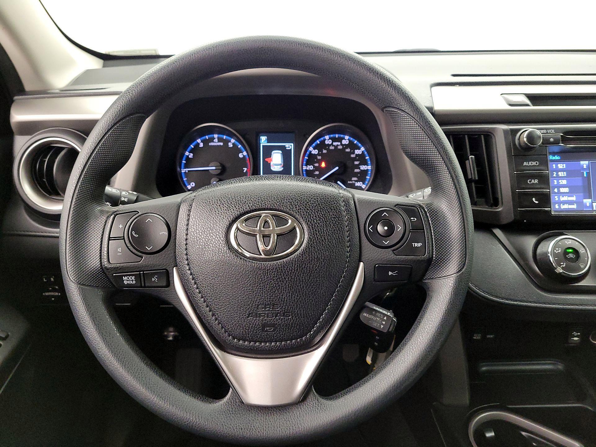 Thumbnail: 2018 Toyota RAV4 - 10