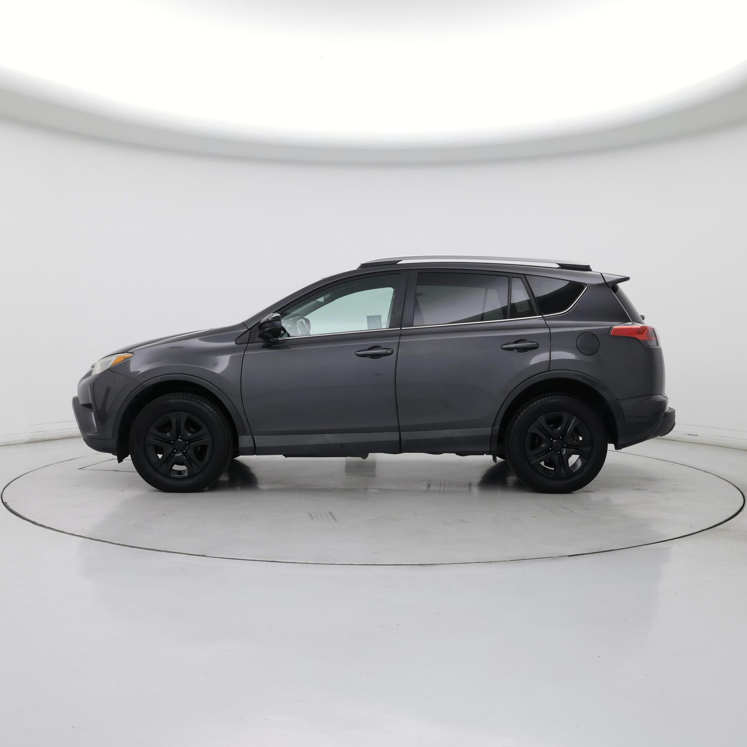 Thumbnail: 2018 Toyota RAV4 - 3