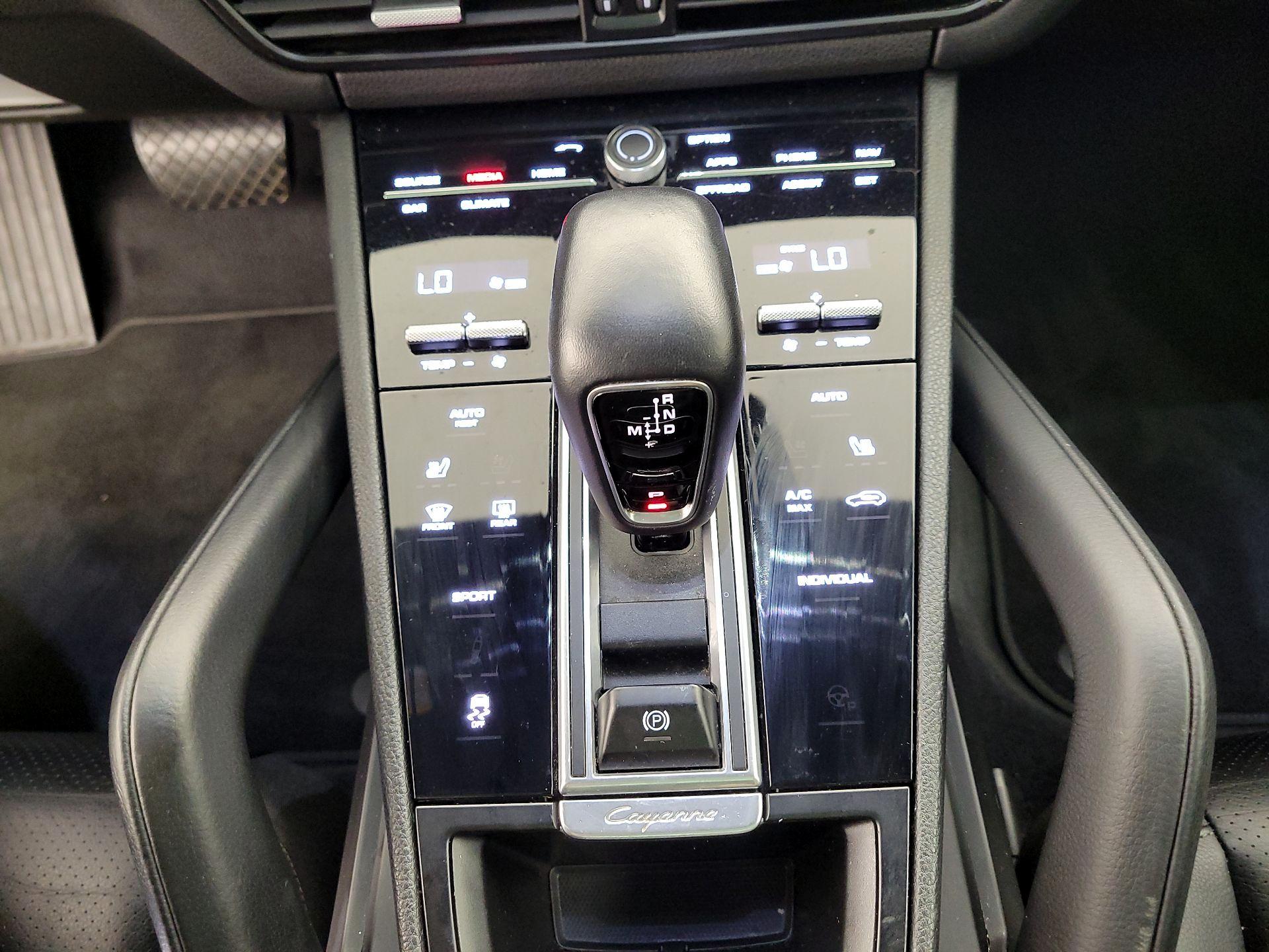 Thumbnail: 2020 Porsche Cayenne - 18