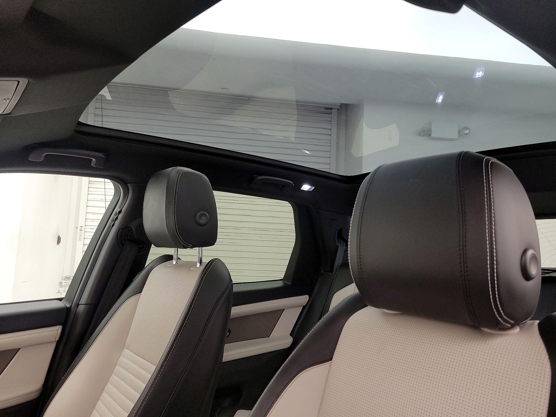 Thumbnail: 2020 Land Rover Discovery Sport - 20