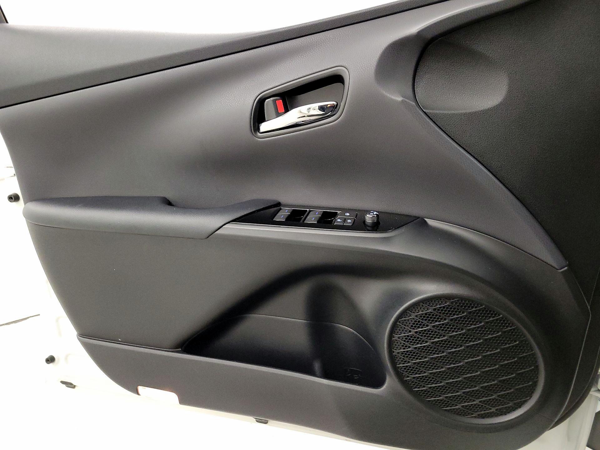 Thumbnail: 2019 Toyota Prius - 12