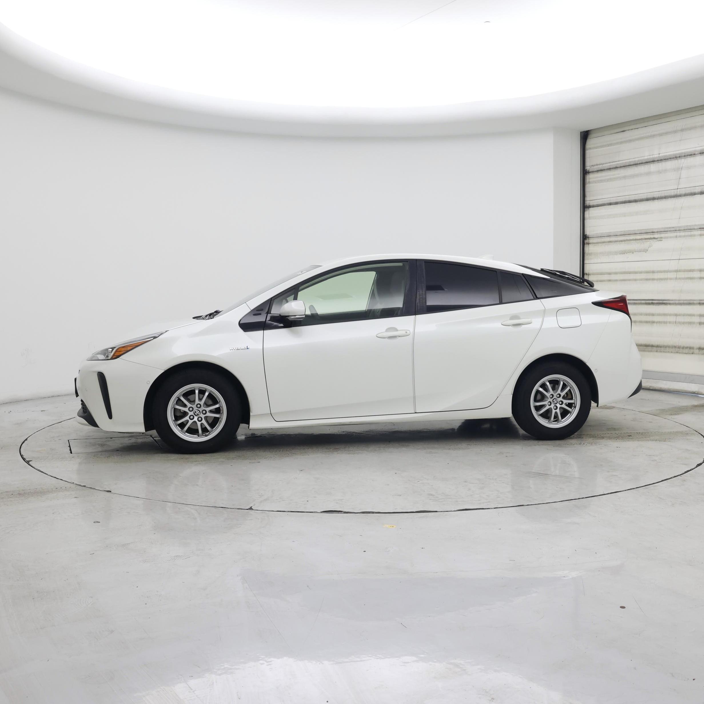 Thumbnail: 2019 Toyota Prius - 3