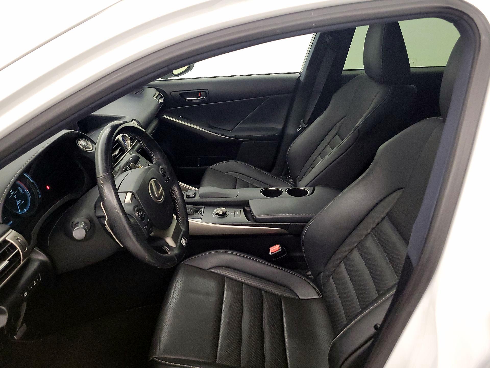Thumbnail: 2016 Lexus IS - 11