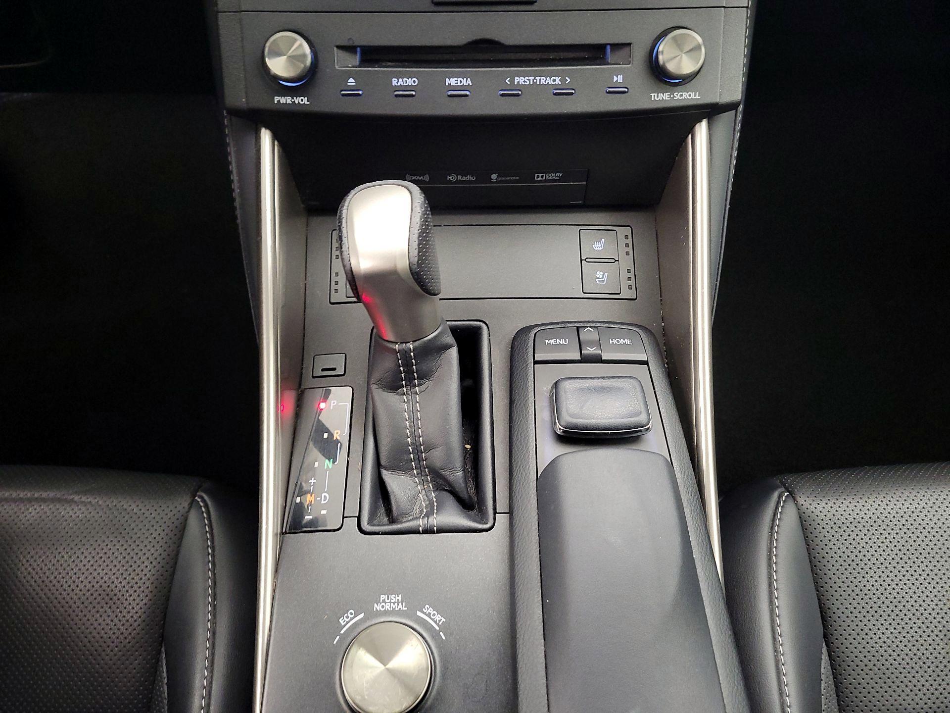 Thumbnail: 2016 Lexus IS - 18
