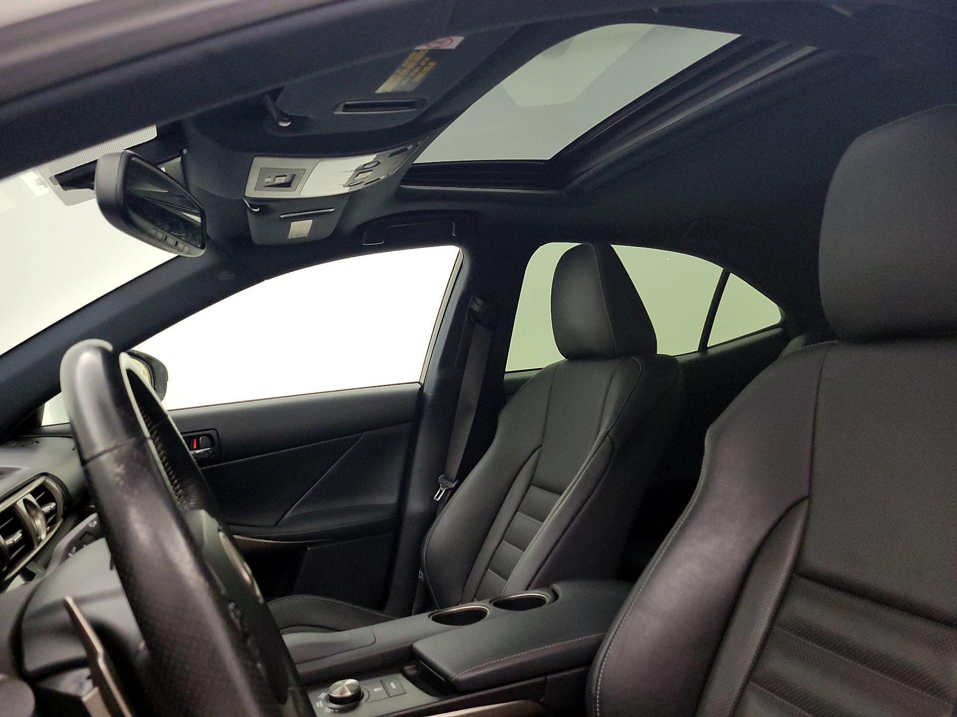 Thumbnail: 2016 Lexus IS - 19