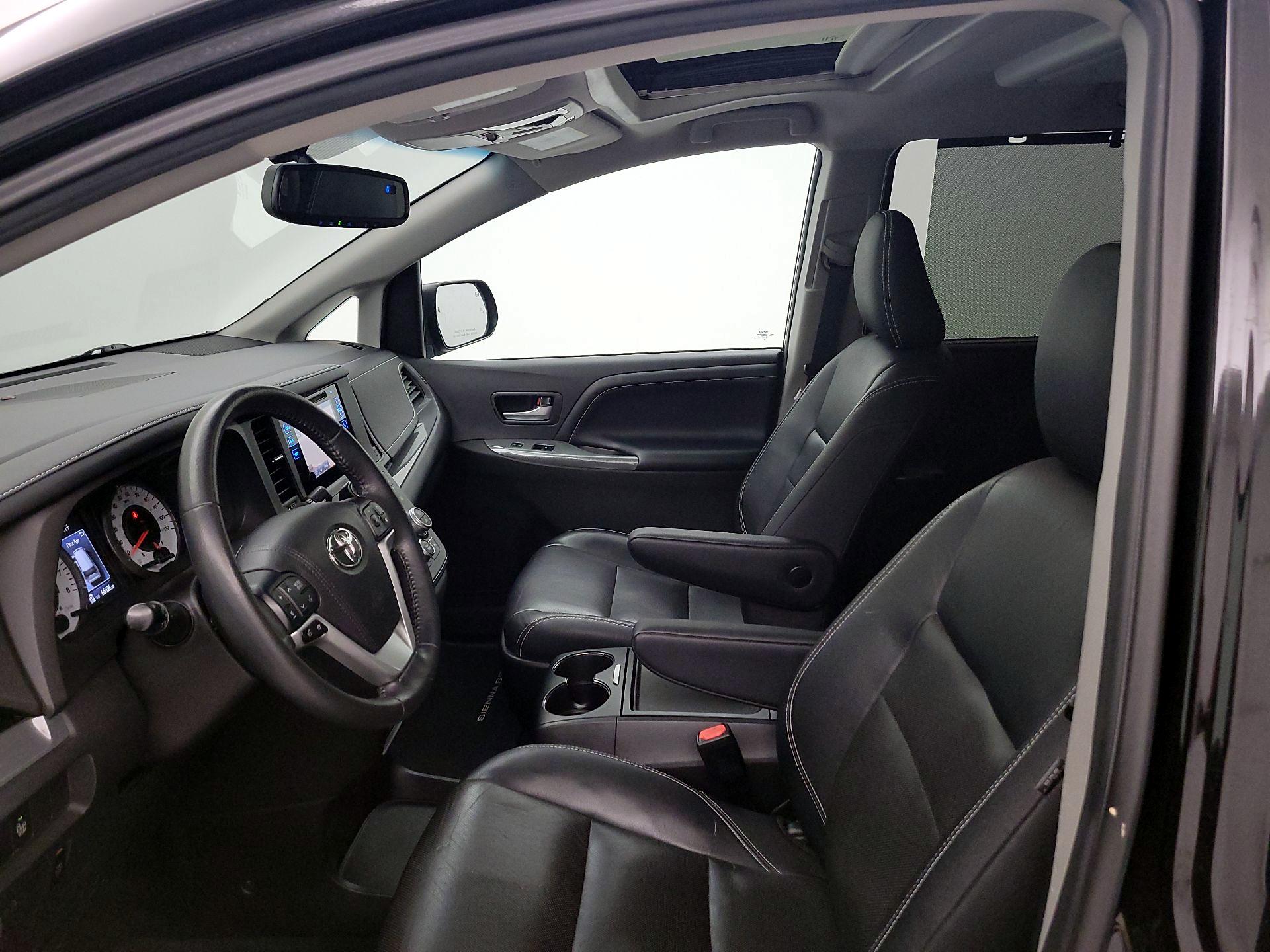 Thumbnail: 2017 Toyota Sienna - 11