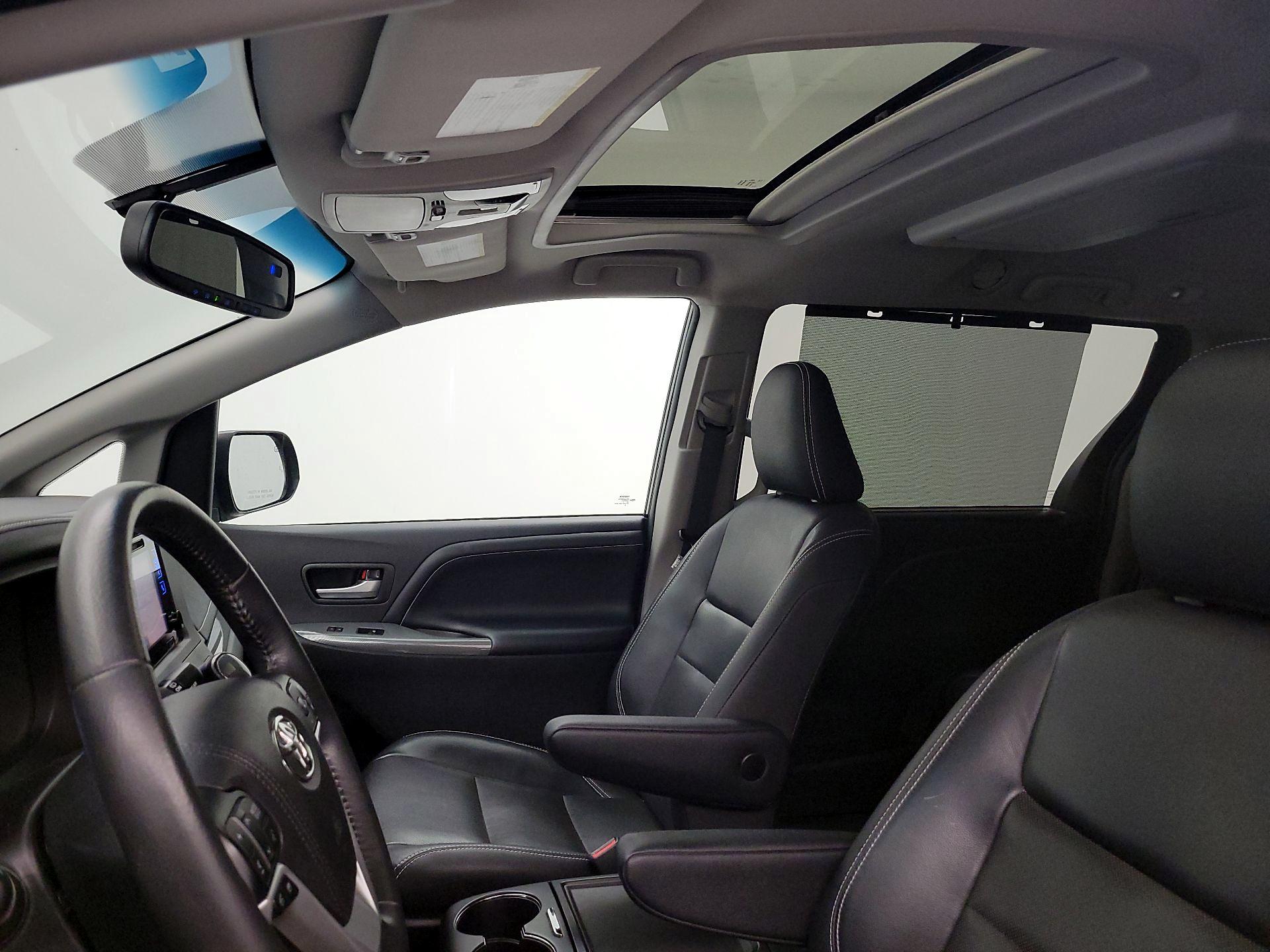 Thumbnail: 2017 Toyota Sienna - 20