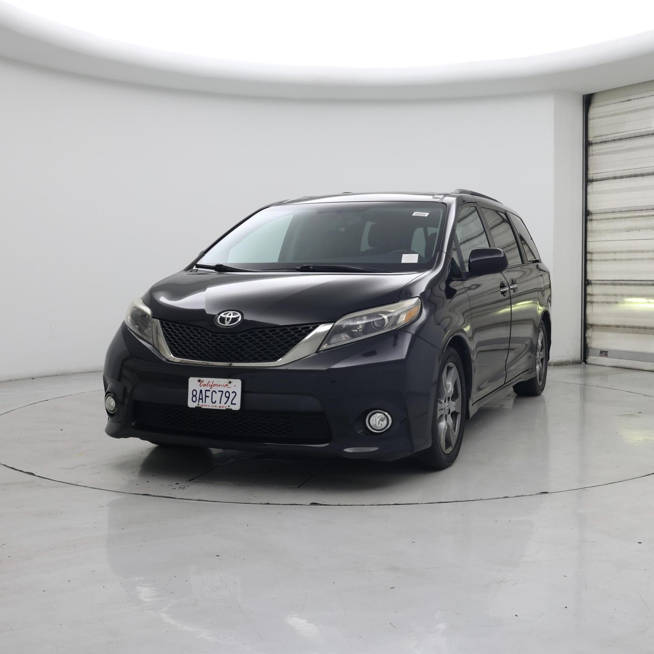 Thumbnail: 2017 Toyota Sienna - 4