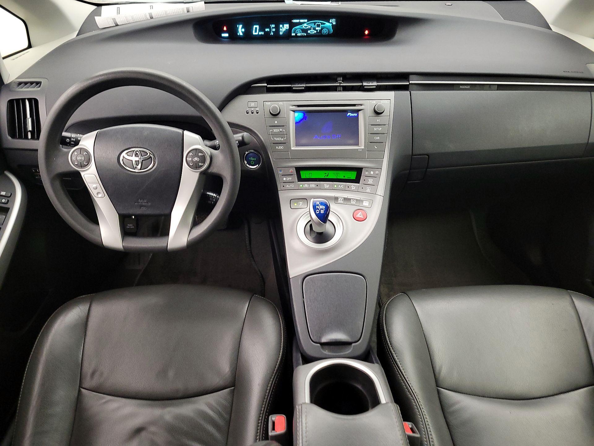 Thumbnail: 2015 Toyota Prius - 9