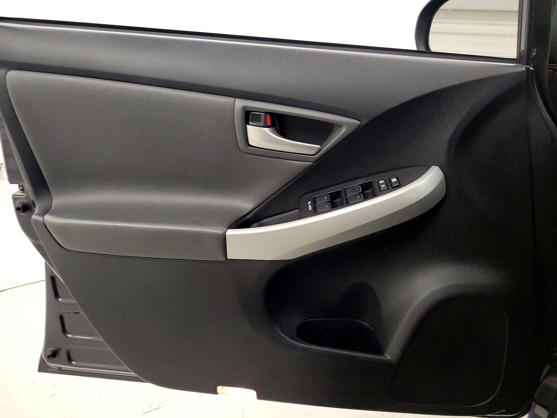 Thumbnail: 2015 Toyota Prius - 12