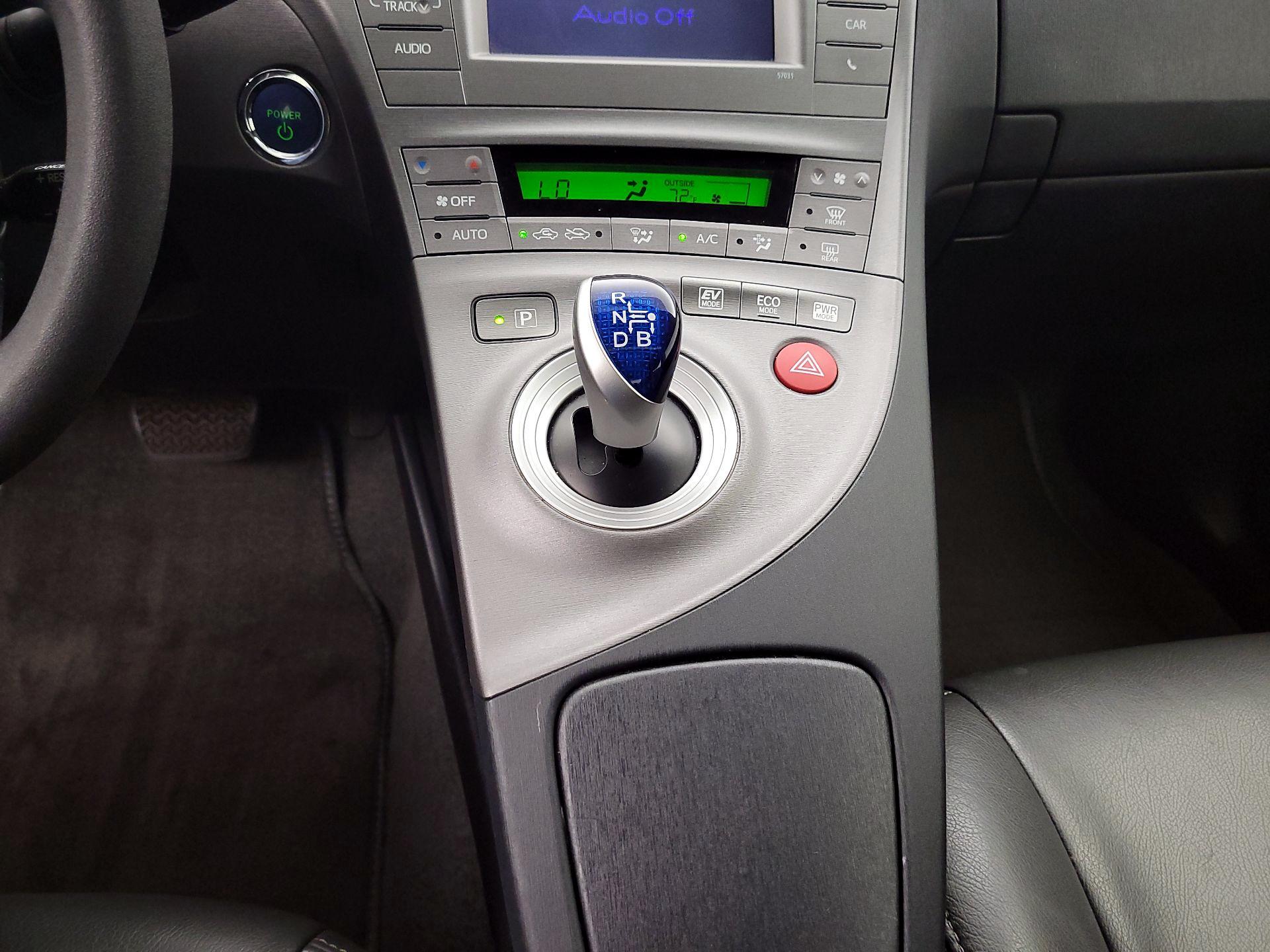 Thumbnail: 2015 Toyota Prius - 17