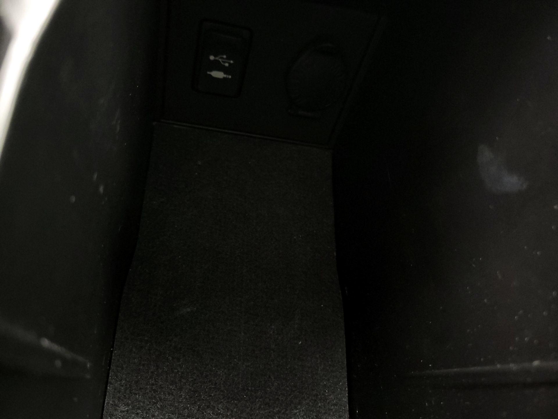 Thumbnail: 2015 Toyota Prius - 18