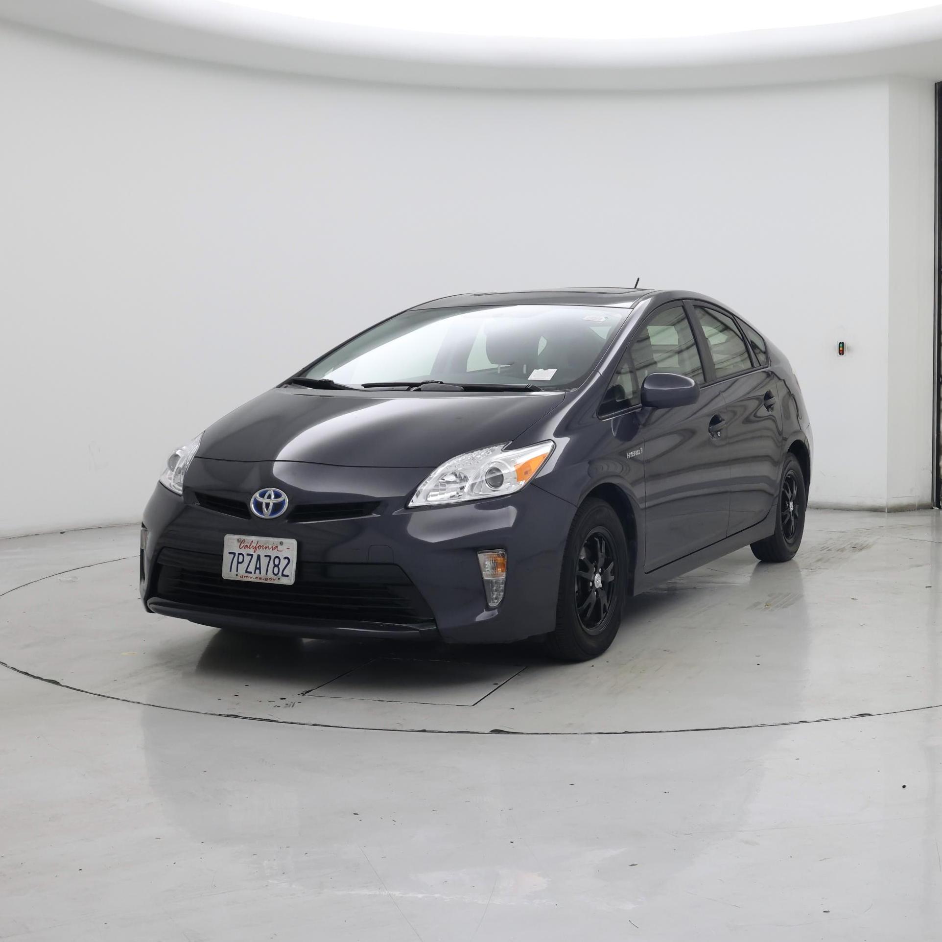 Thumbnail: 2015 Toyota Prius - 4
