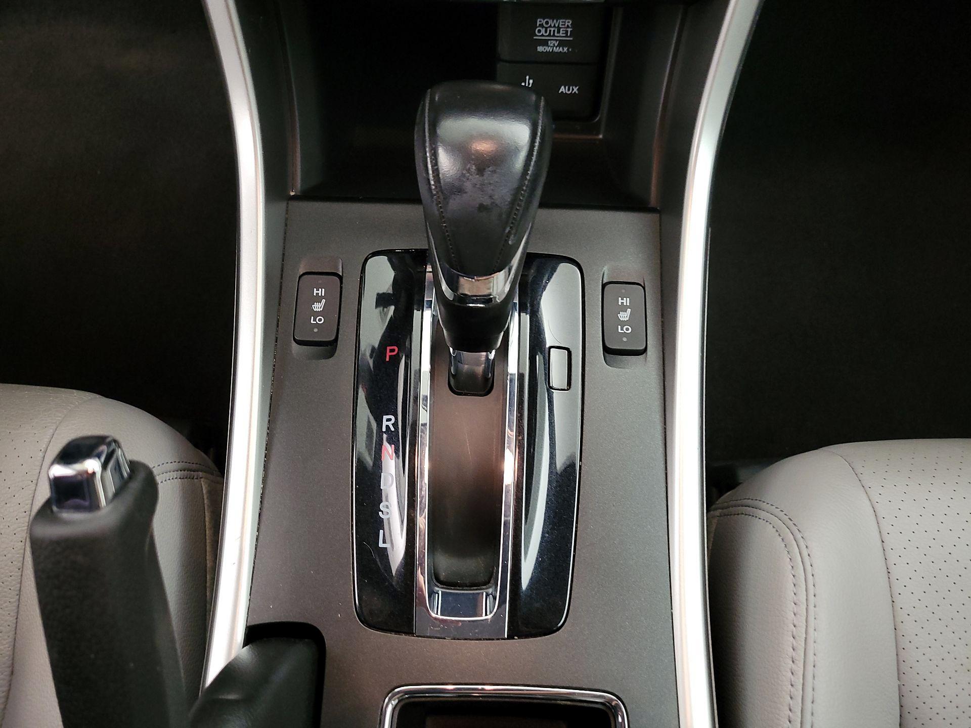 Thumbnail: 2015 Honda Accord - 17