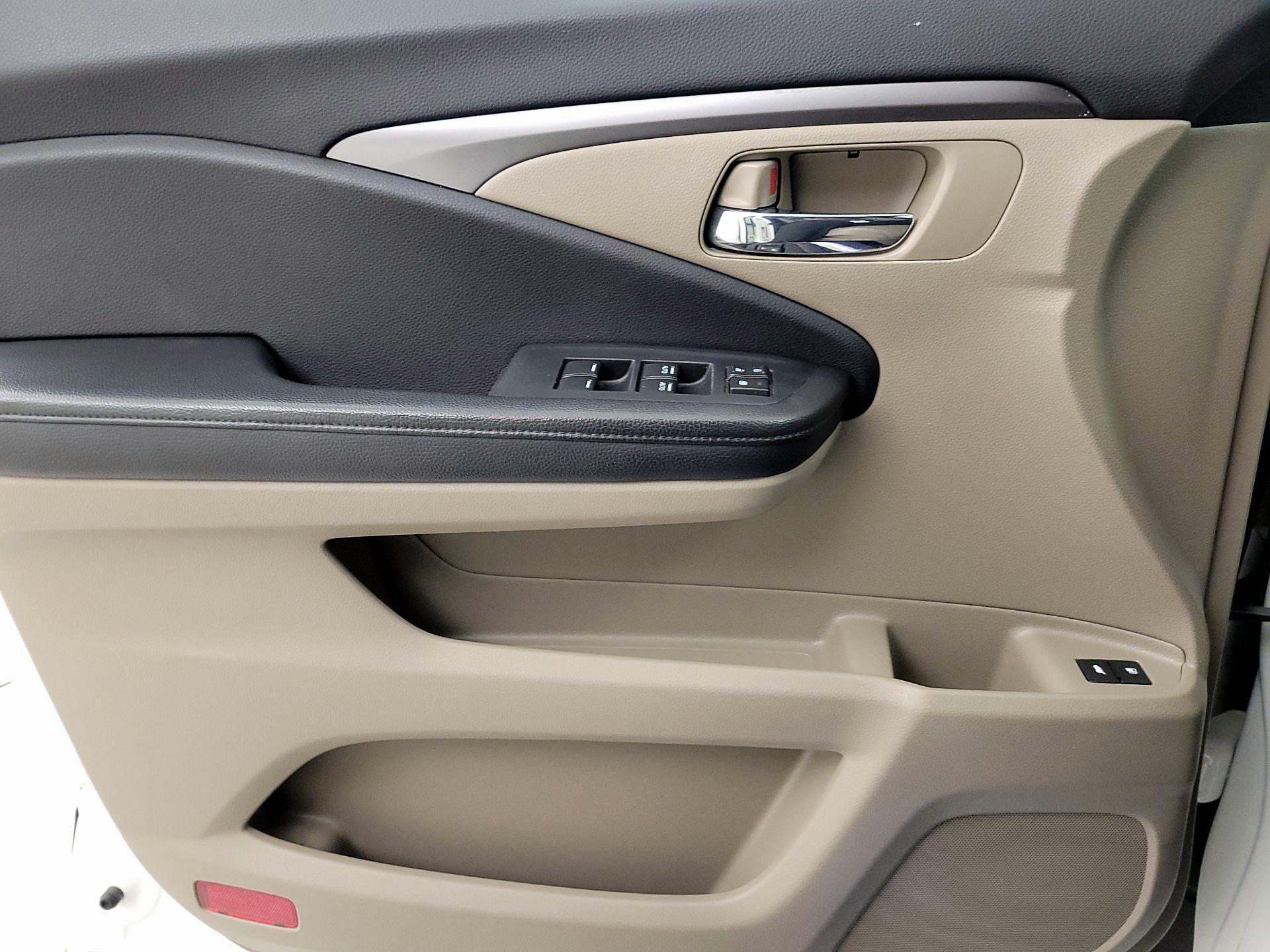 Thumbnail: 2016 Honda Pilot - 12