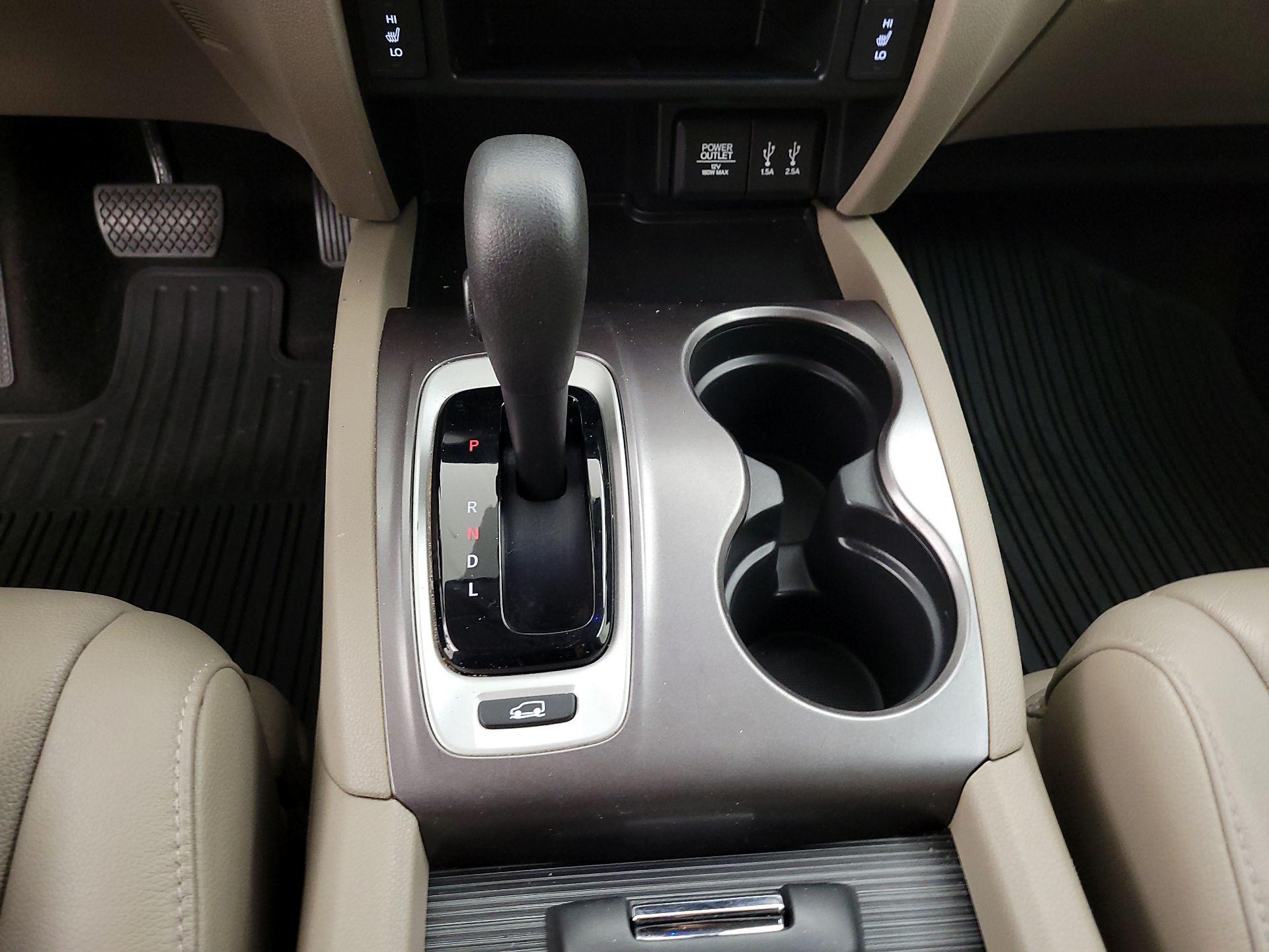 Thumbnail: 2016 Honda Pilot - 17