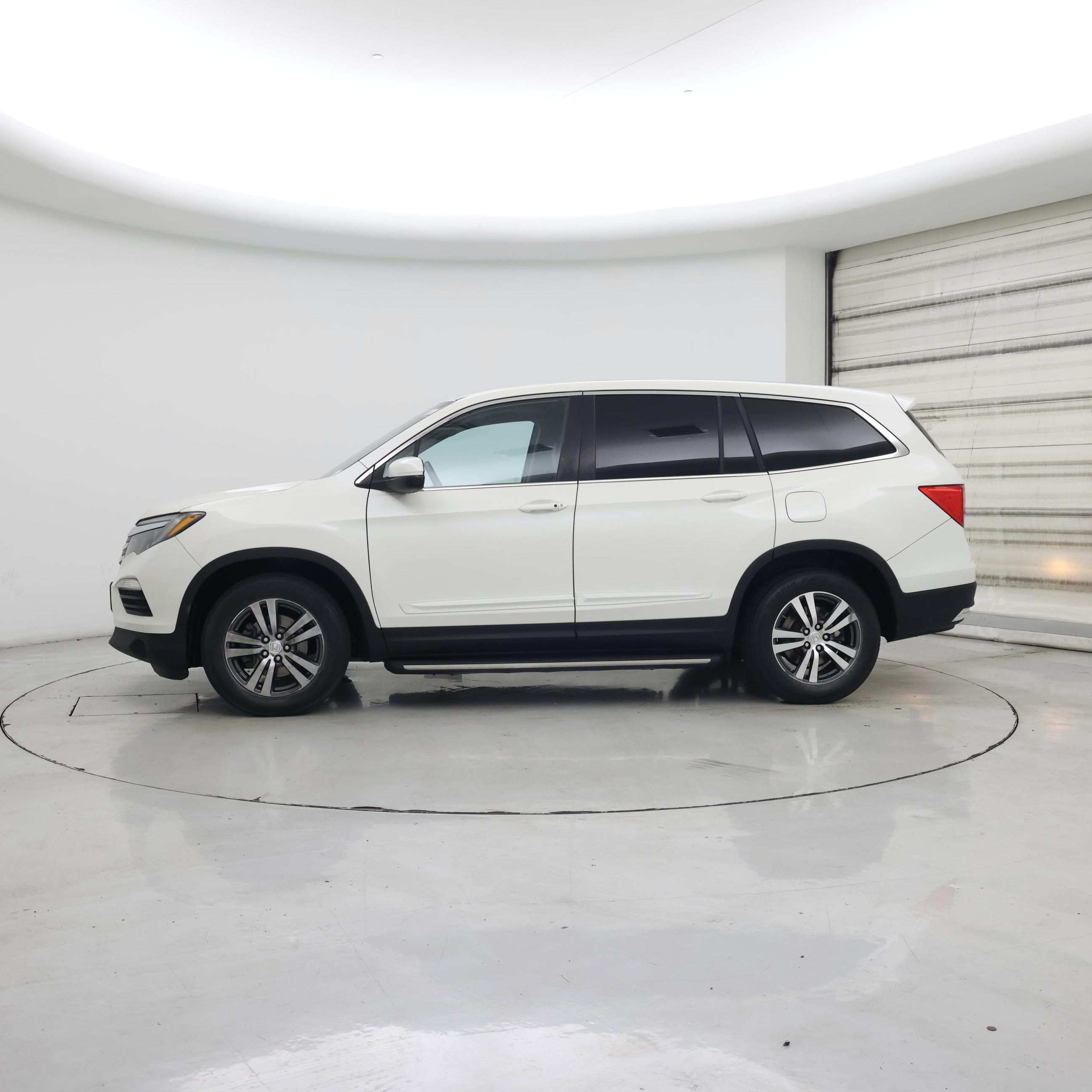 Thumbnail: 2016 Honda Pilot - 3