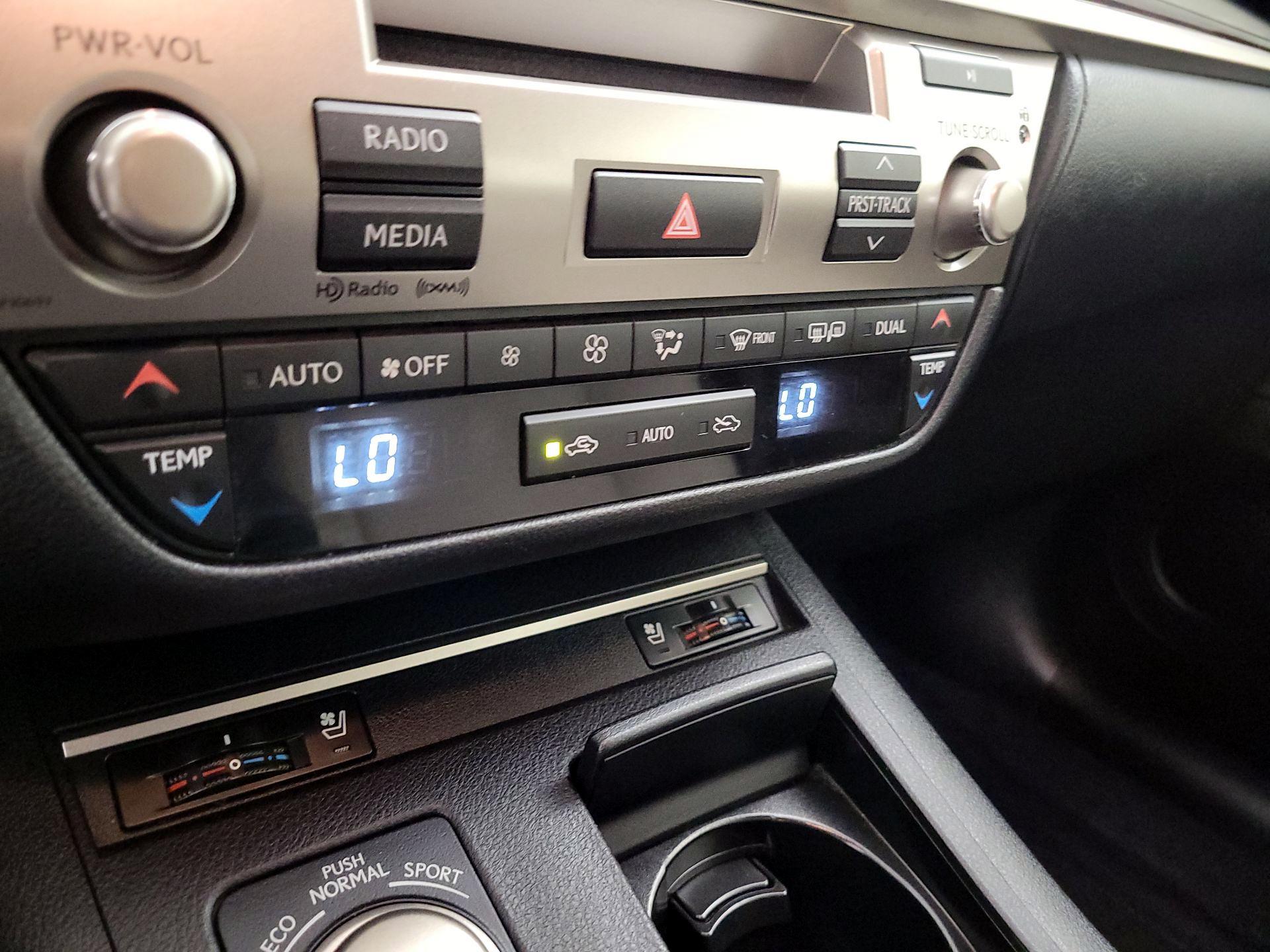 Thumbnail: 2014 Lexus ES - 16