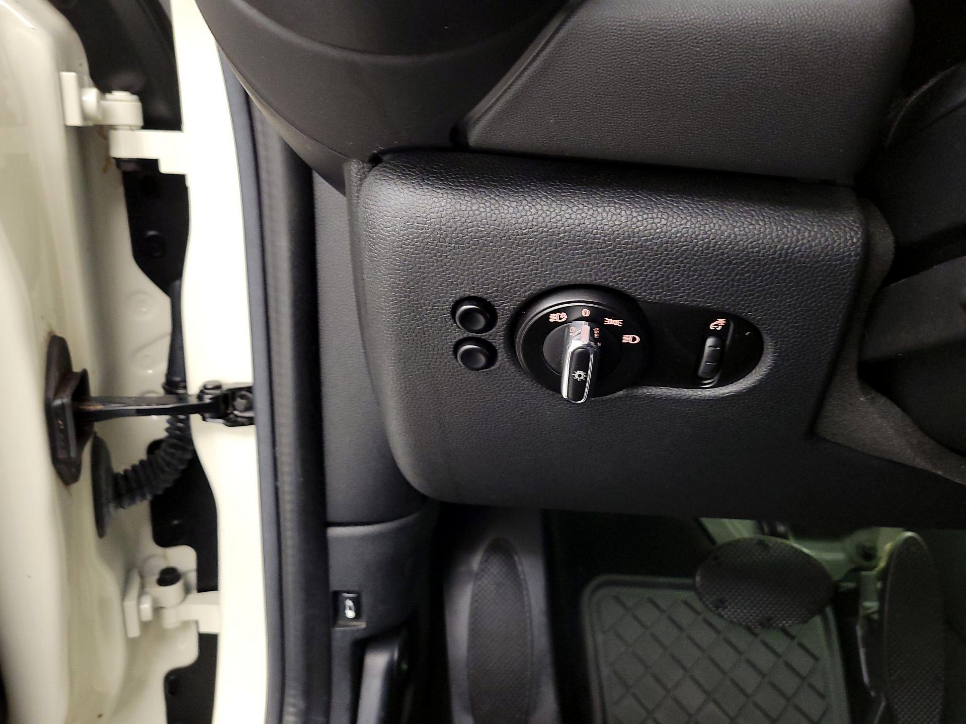 Thumbnail: 2015 MINI Cooper Hardtop - 13