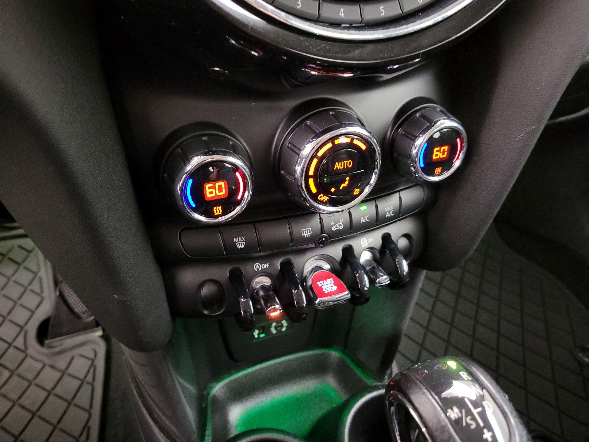 Thumbnail: 2015 MINI Cooper Hardtop - 15