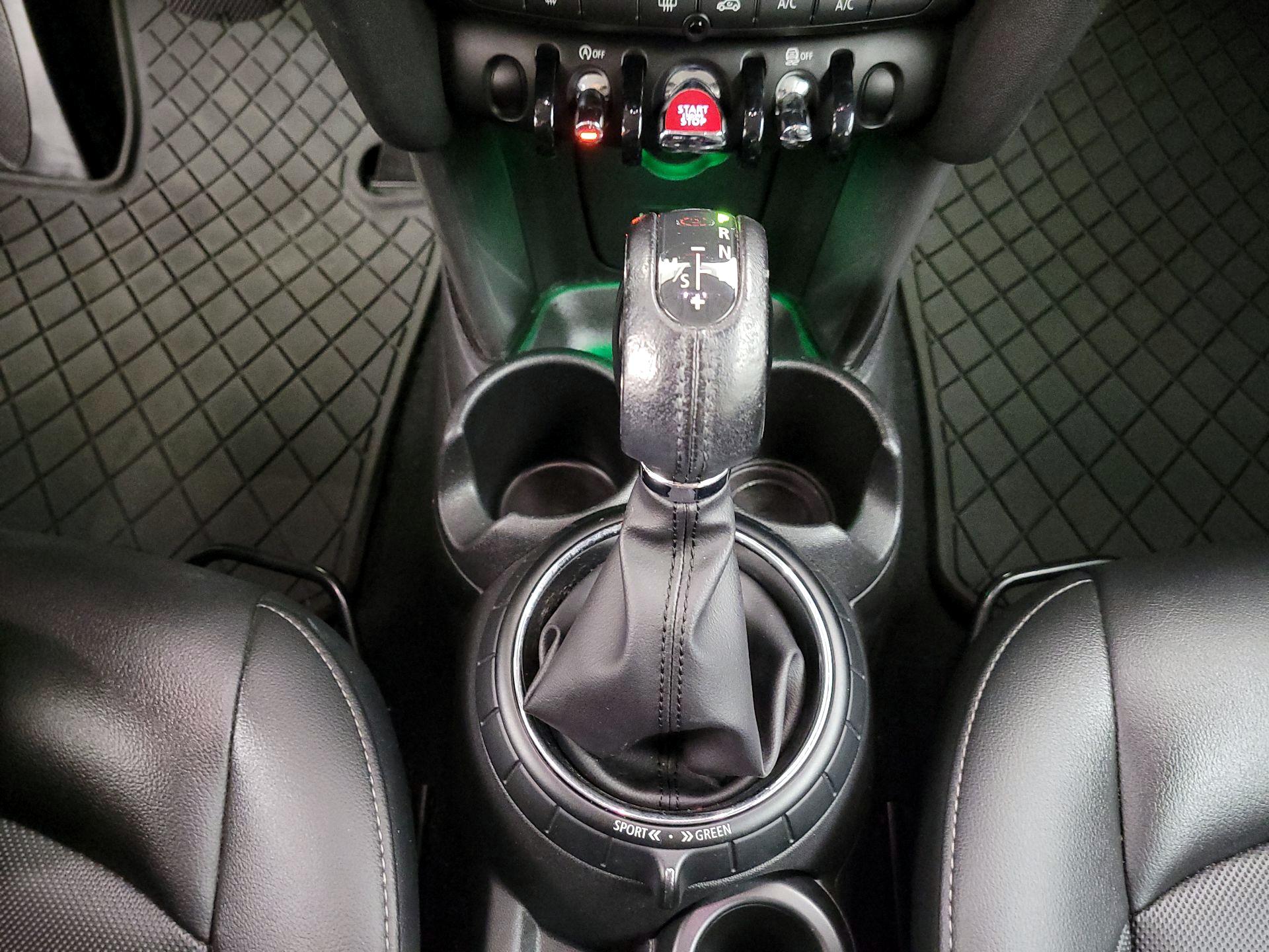 Thumbnail: 2015 MINI Cooper Hardtop - 16
