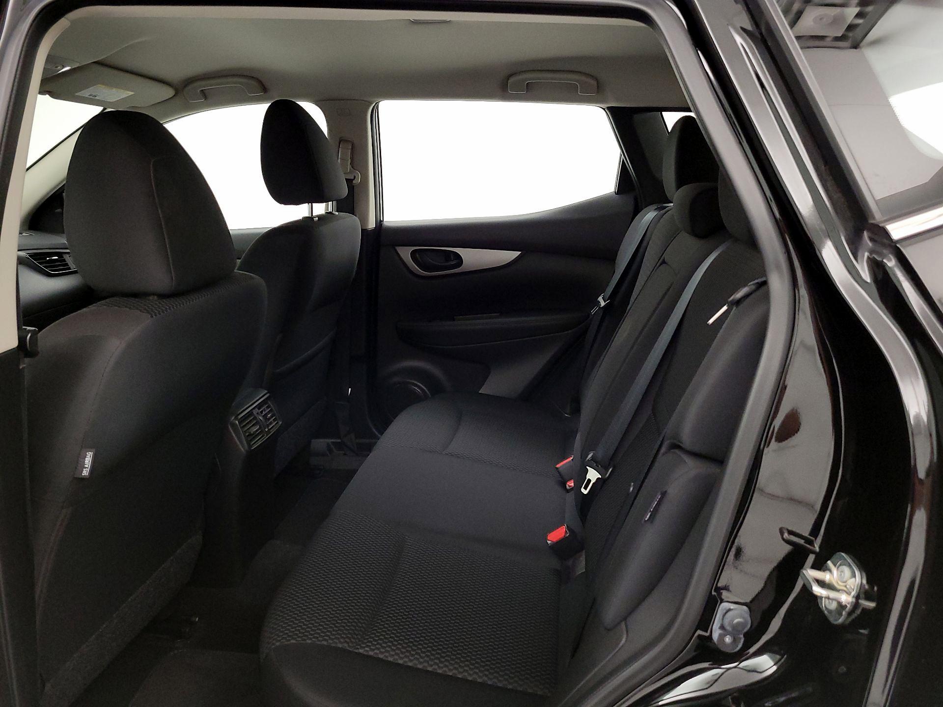 Thumbnail: 2020 Nissan Rogue Sport - 19