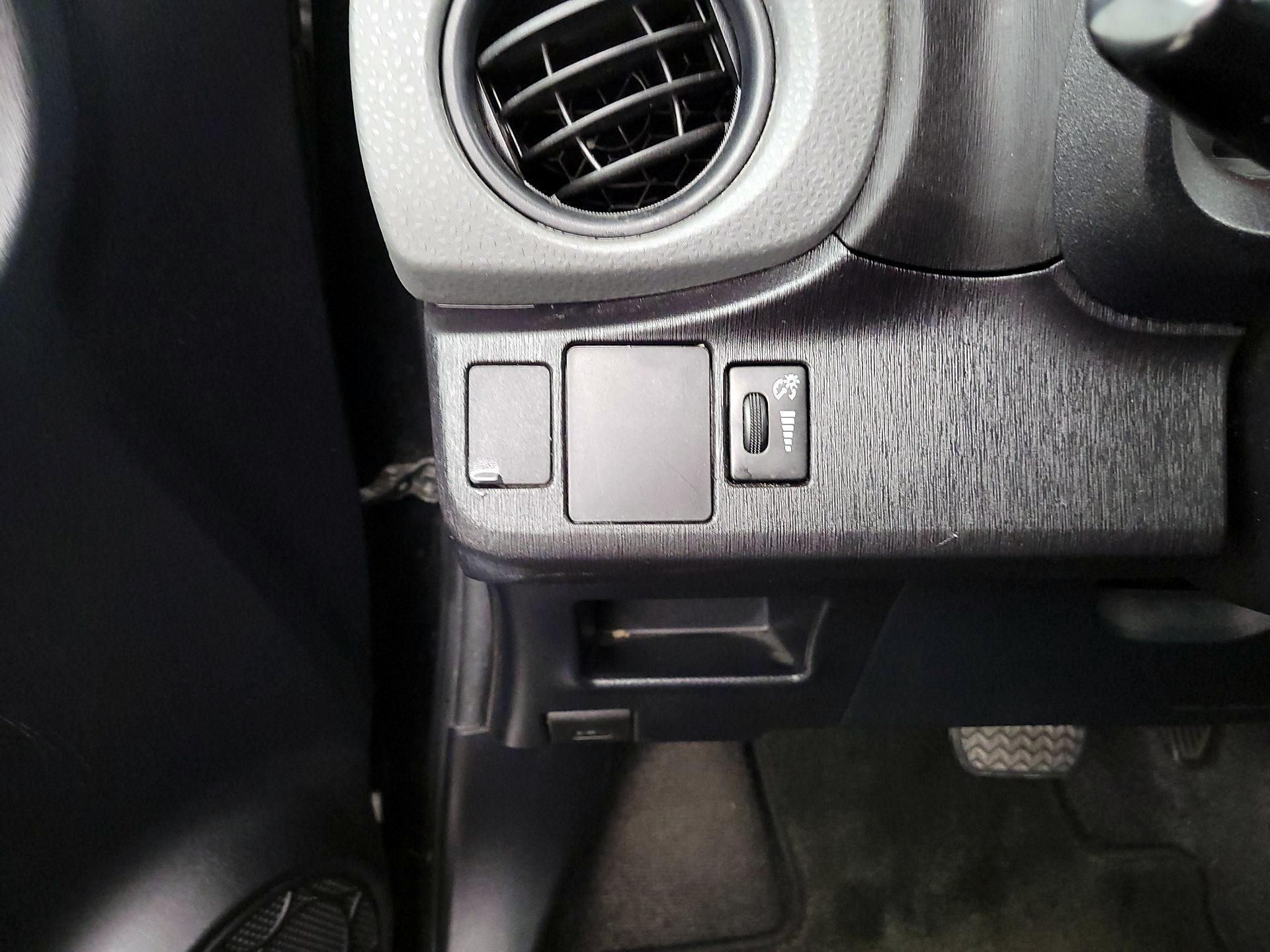 Thumbnail: 2014 Toyota Yaris - 13