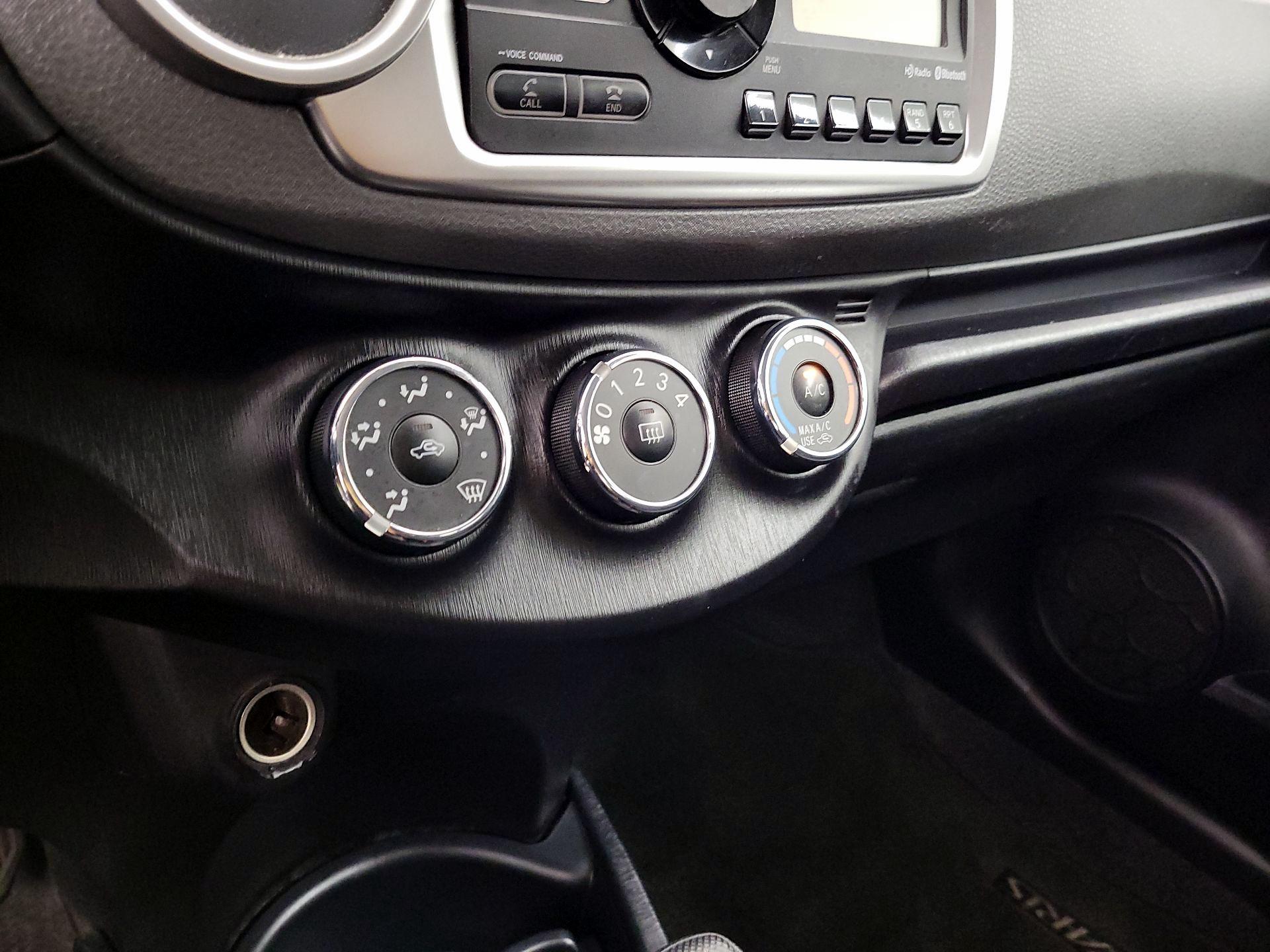 Thumbnail: 2014 Toyota Yaris - 15