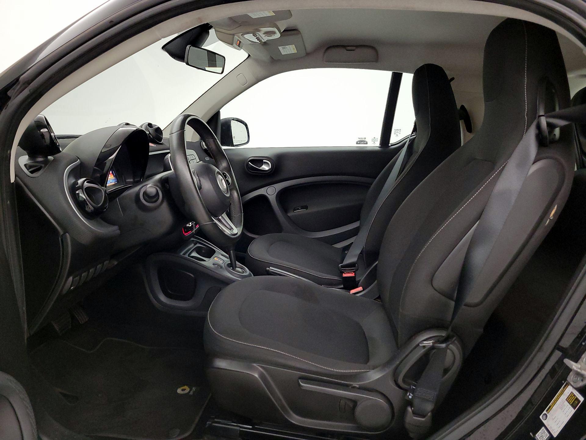 Thumbnail: 2016 smart fortwo - 11