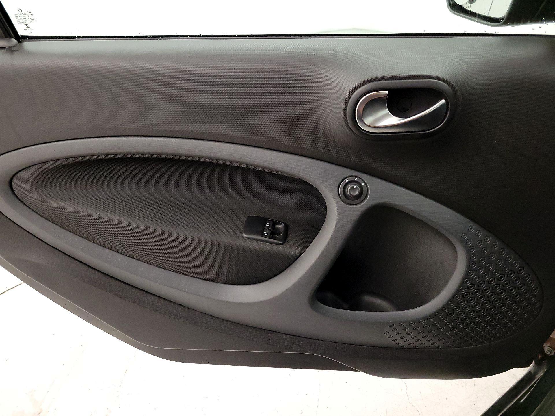 Thumbnail: 2016 smart fortwo - 12