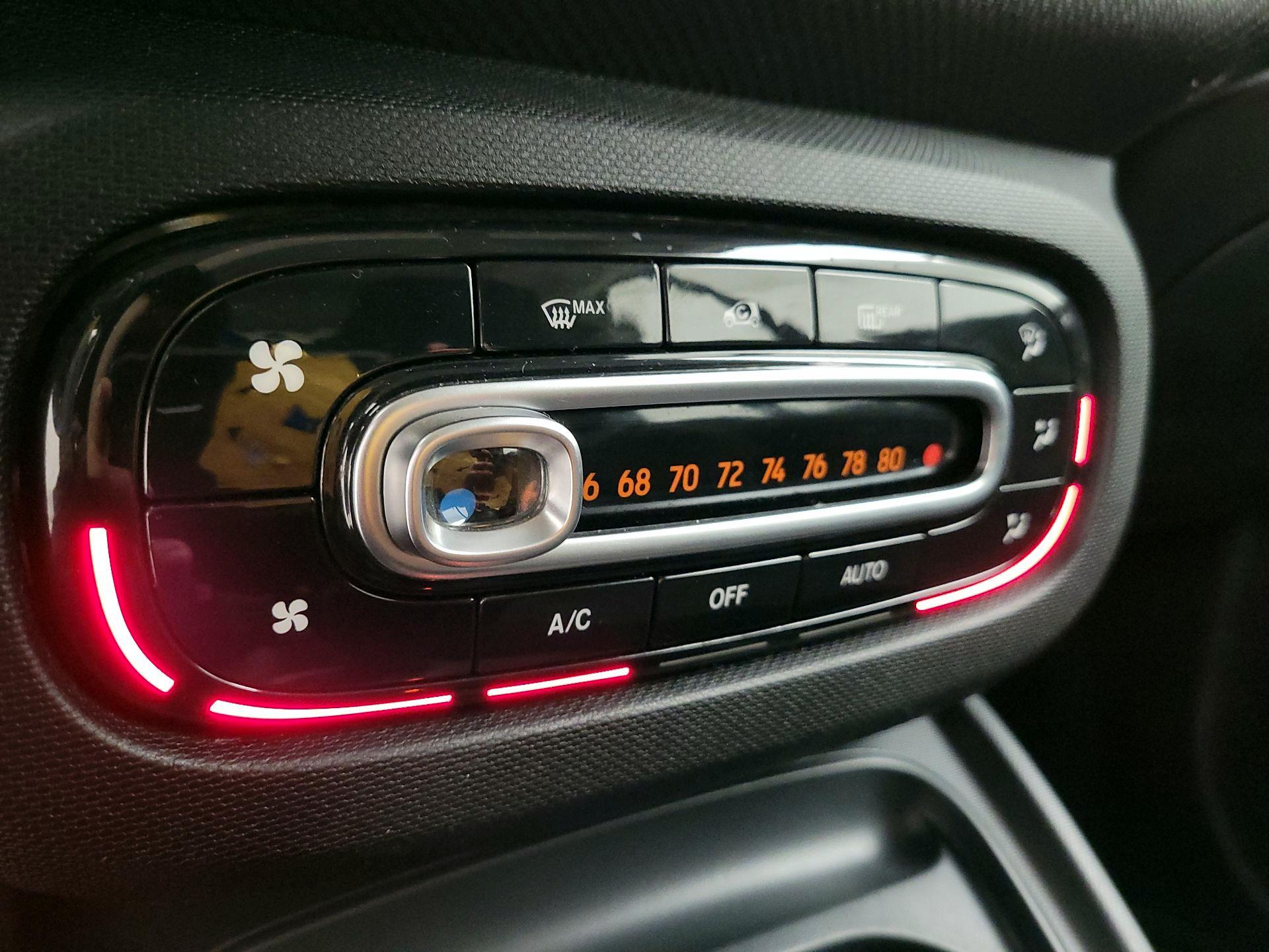 Thumbnail: 2016 smart fortwo - 15