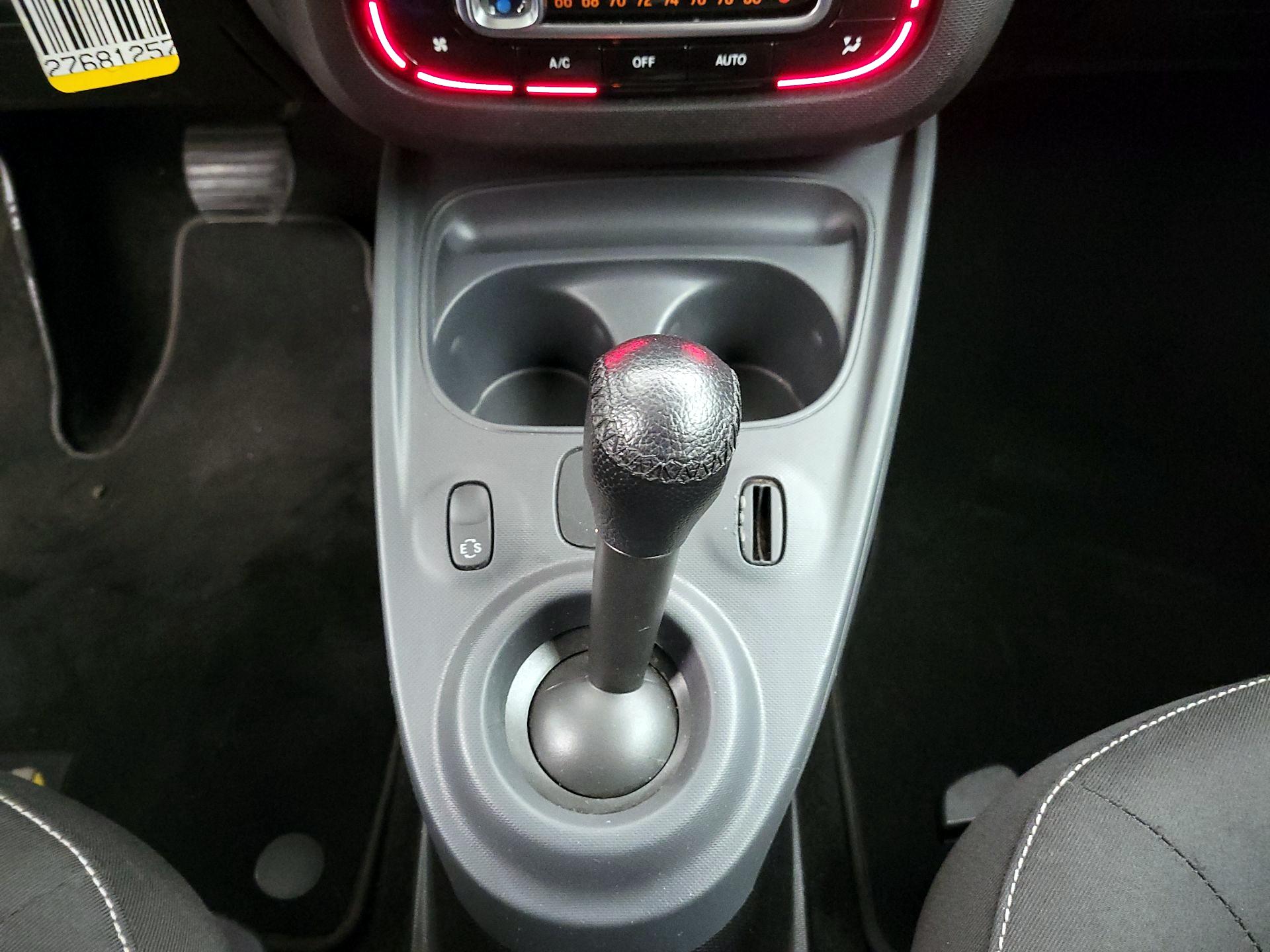 Thumbnail: 2016 smart fortwo - 16