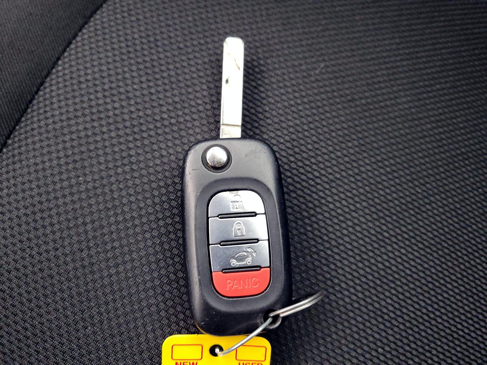 Thumbnail: 2016 smart fortwo - 20
