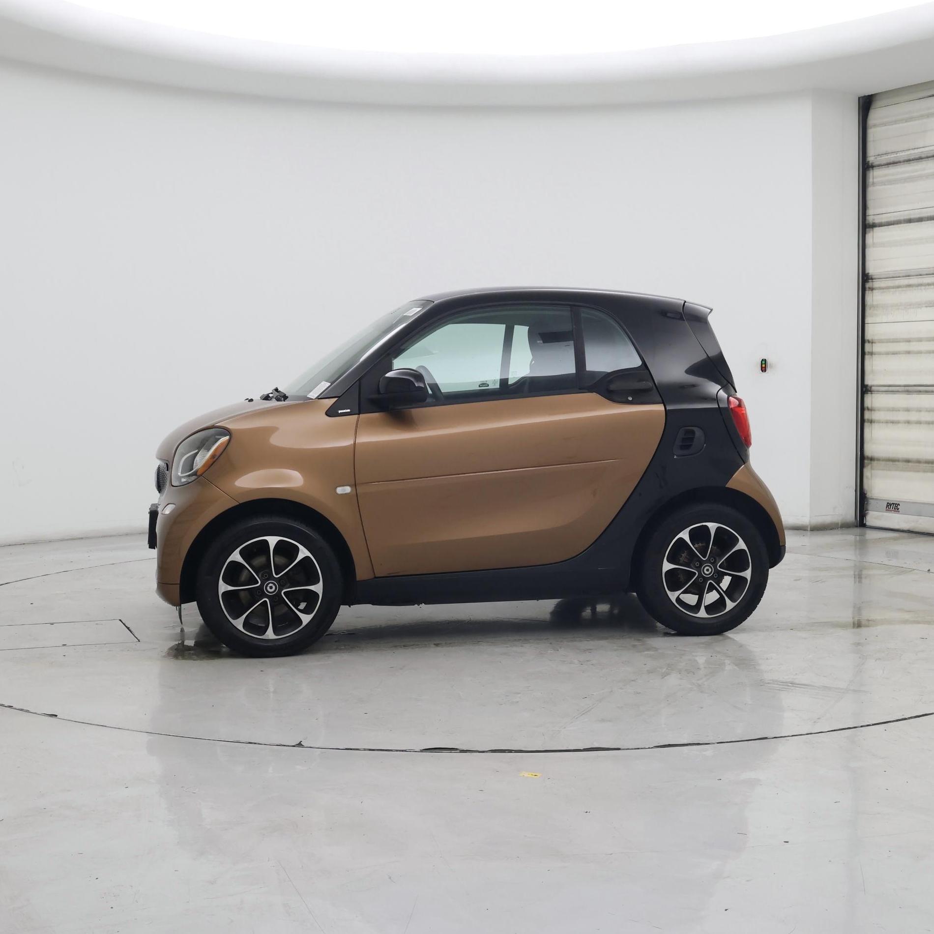 Thumbnail: 2016 smart fortwo - 3