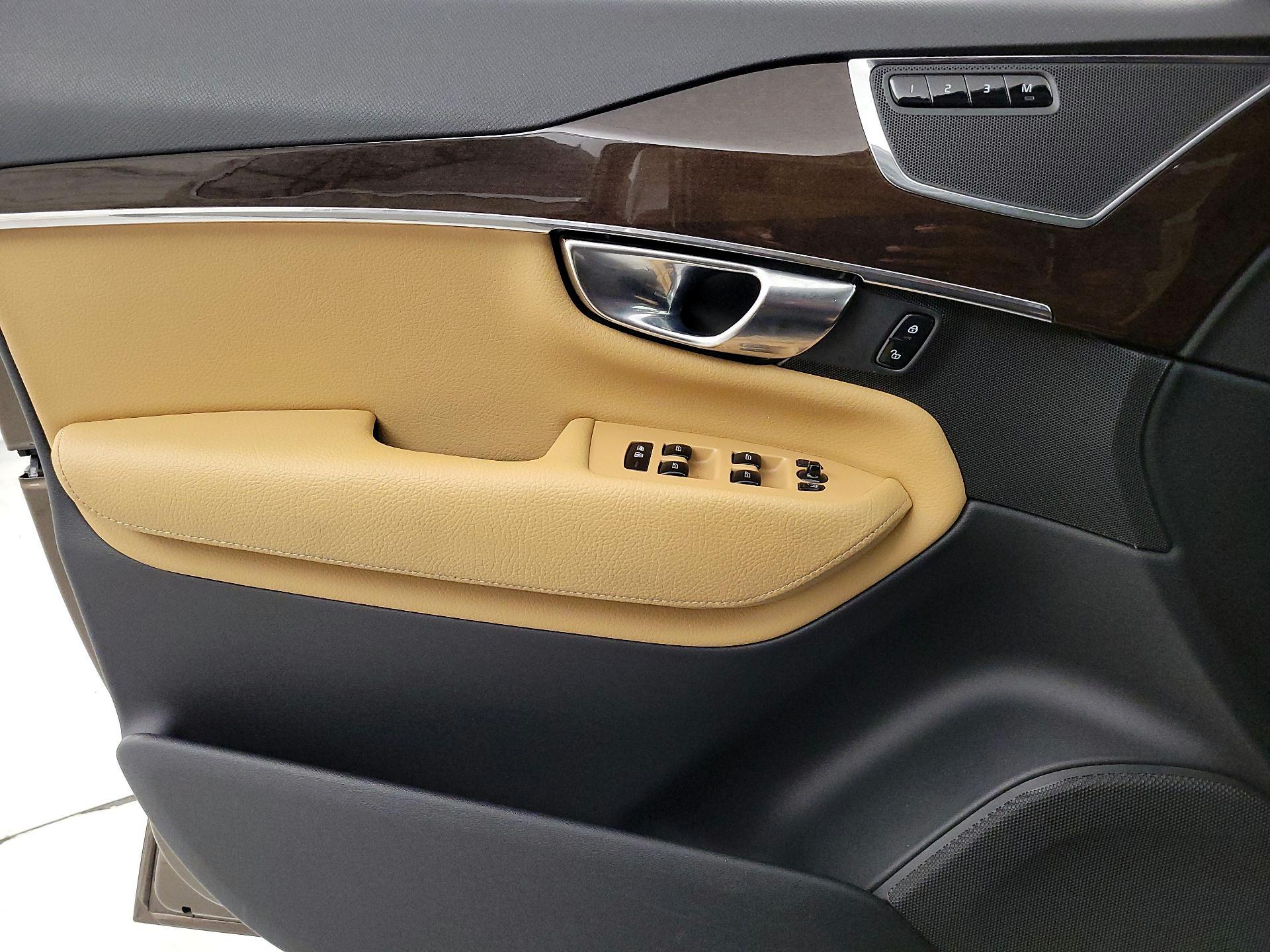 Thumbnail: 2016 Volvo XC90 - 12
