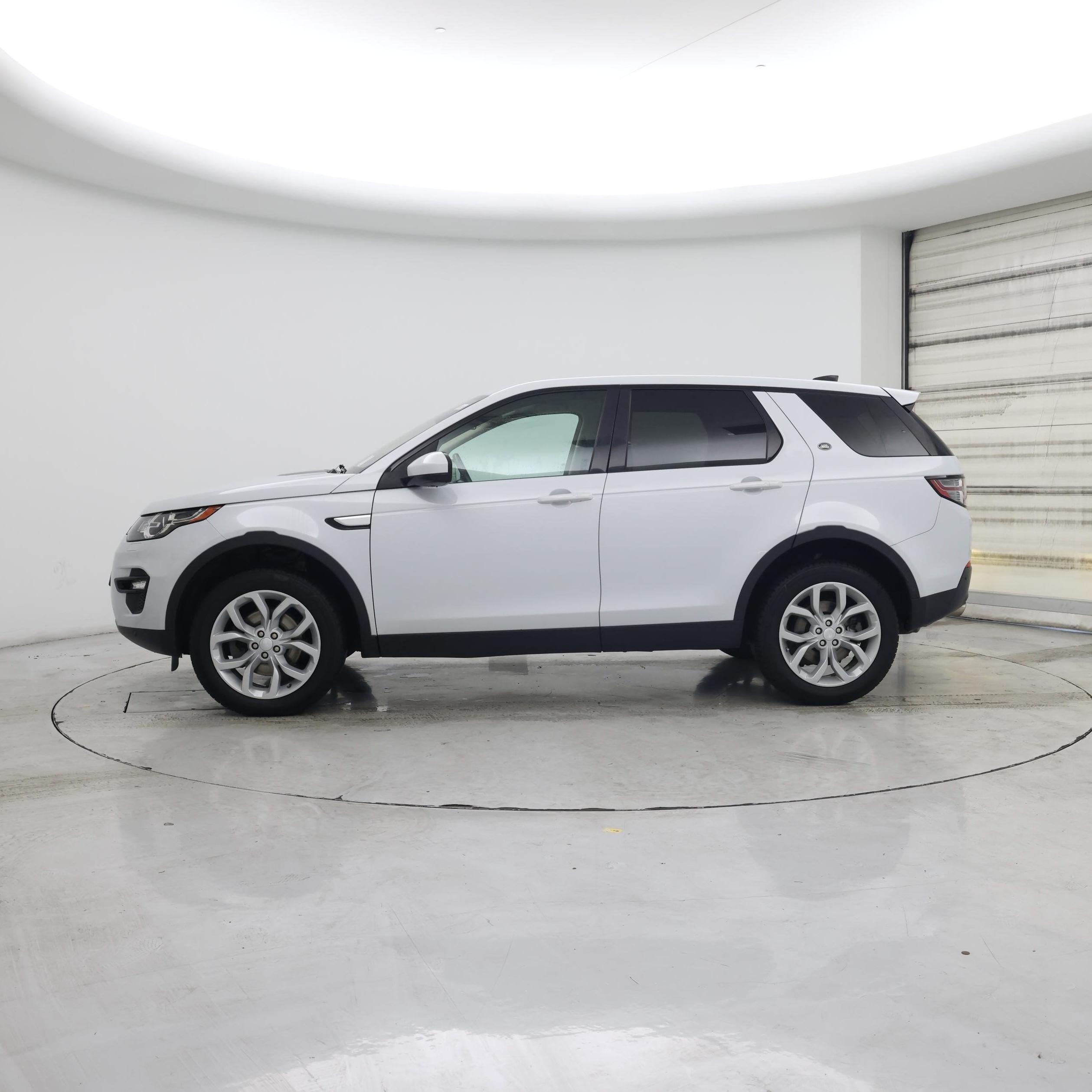 Thumbnail: 2019 Land Rover Discovery Sport - 3
