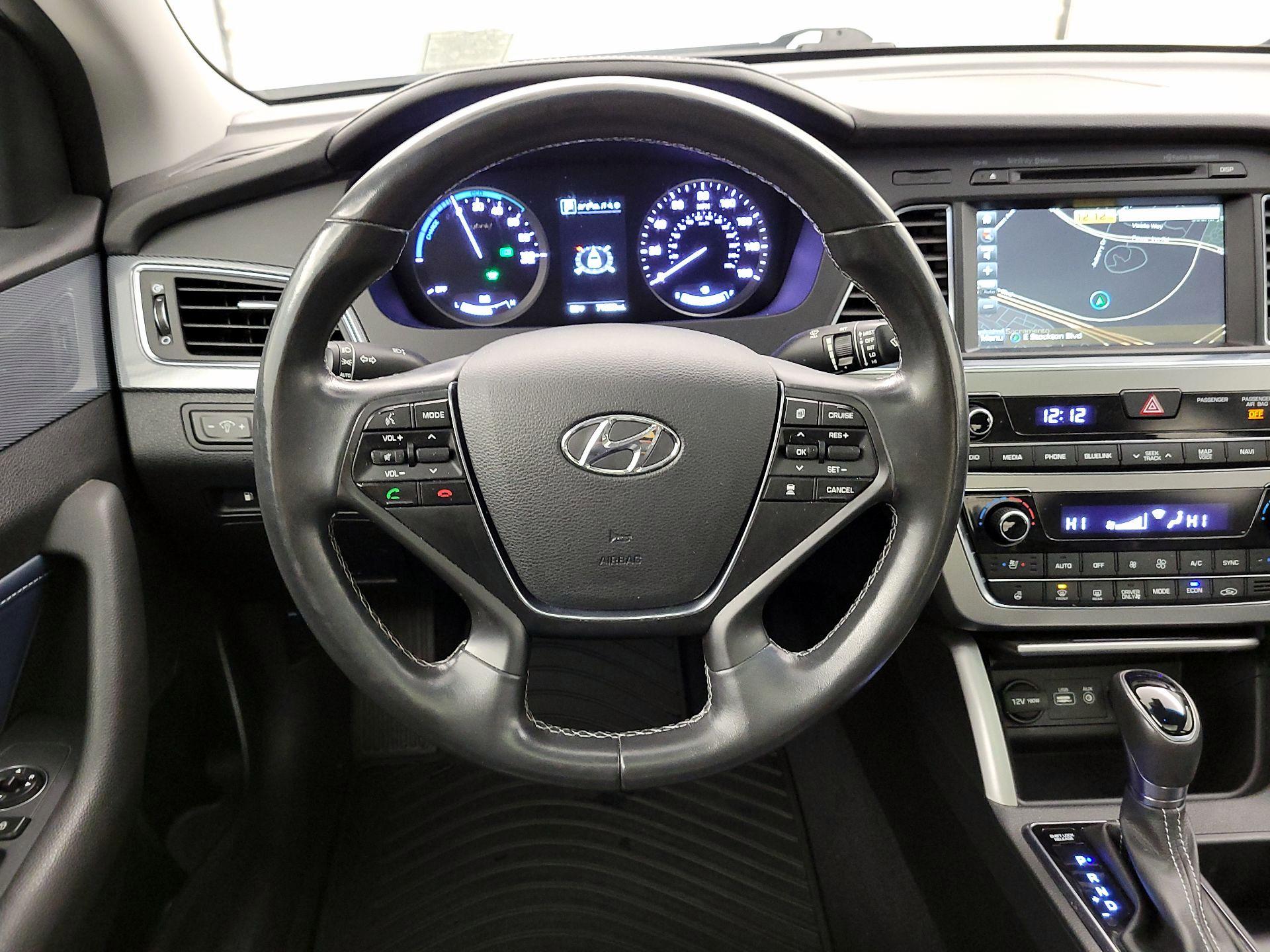 Thumbnail: 2016 Hyundai Sonata - 10