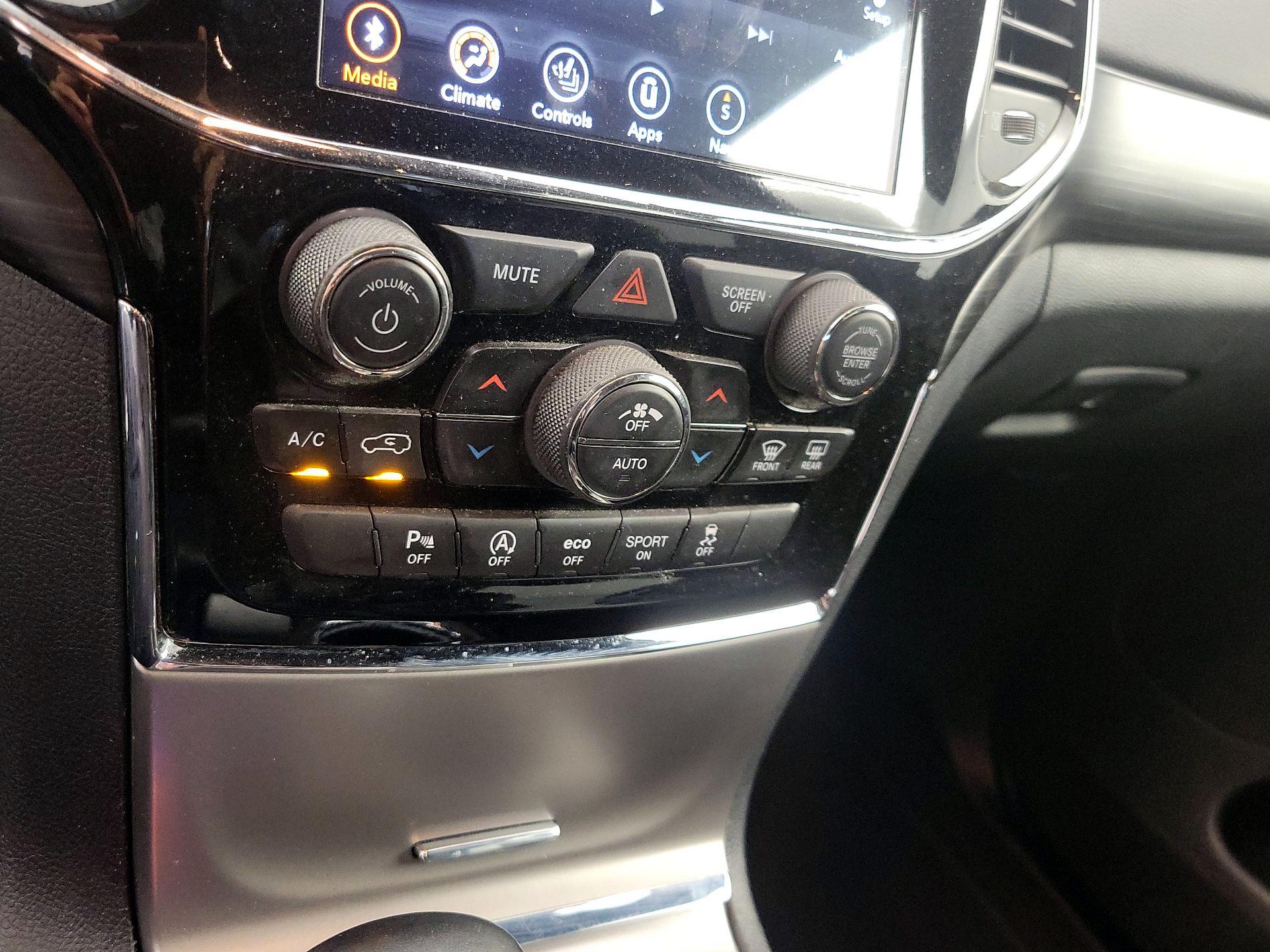 Thumbnail: 2020 Jeep Grand Cherokee - 17
