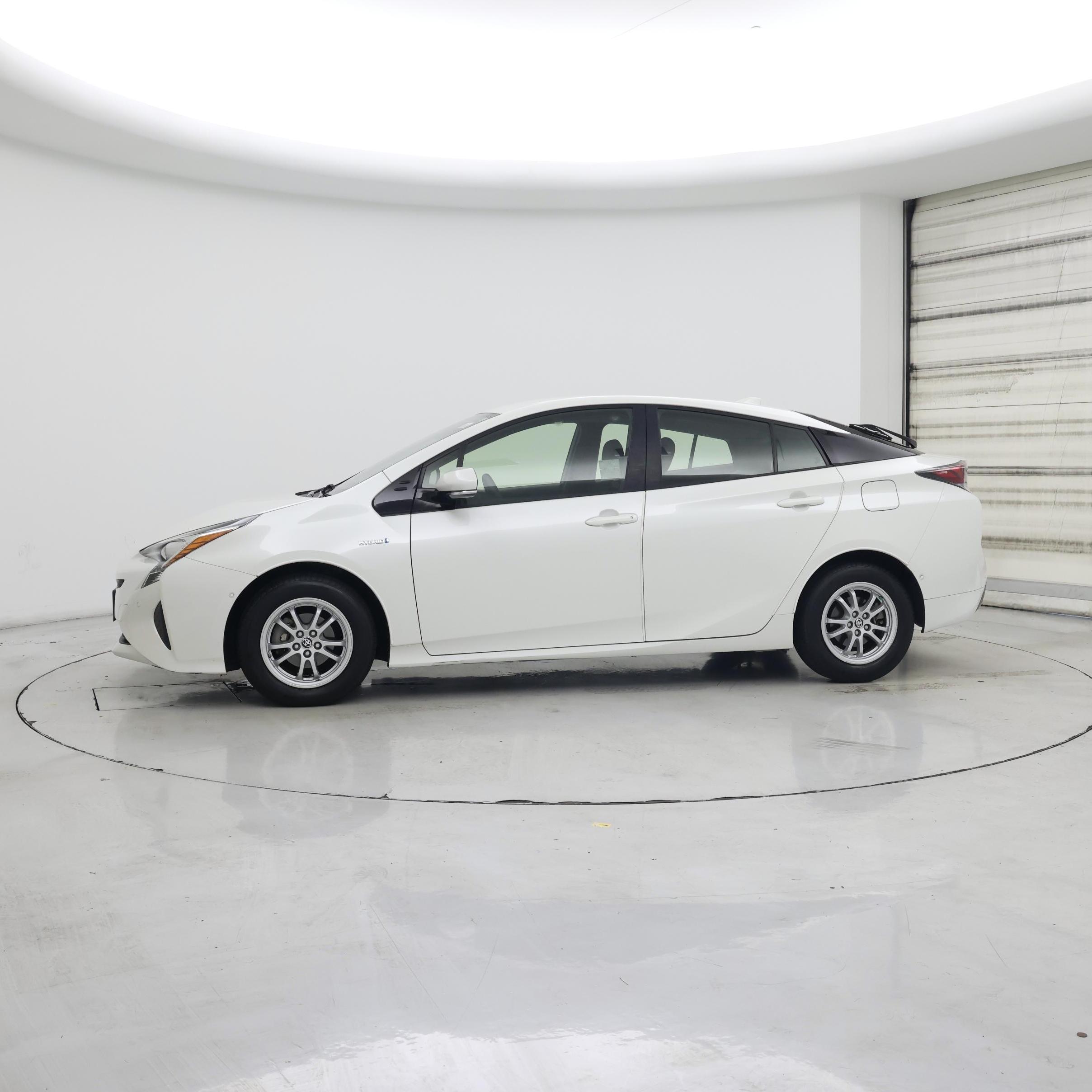 Thumbnail: 2017 Toyota Prius - 3